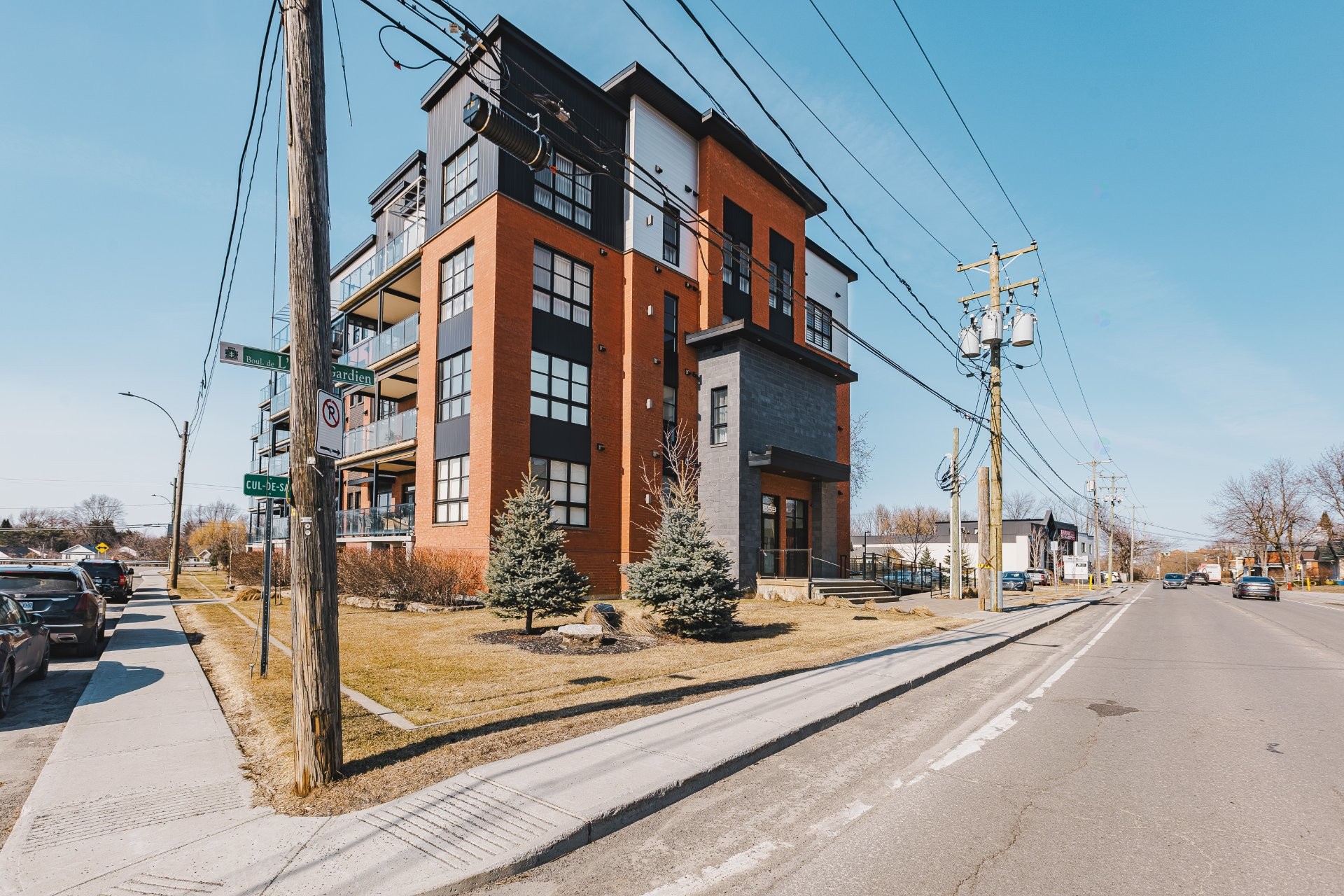 









653


Boul. de l'Ange-Gardien

, 201,
L'Assomption,




QC
J5W1T1

