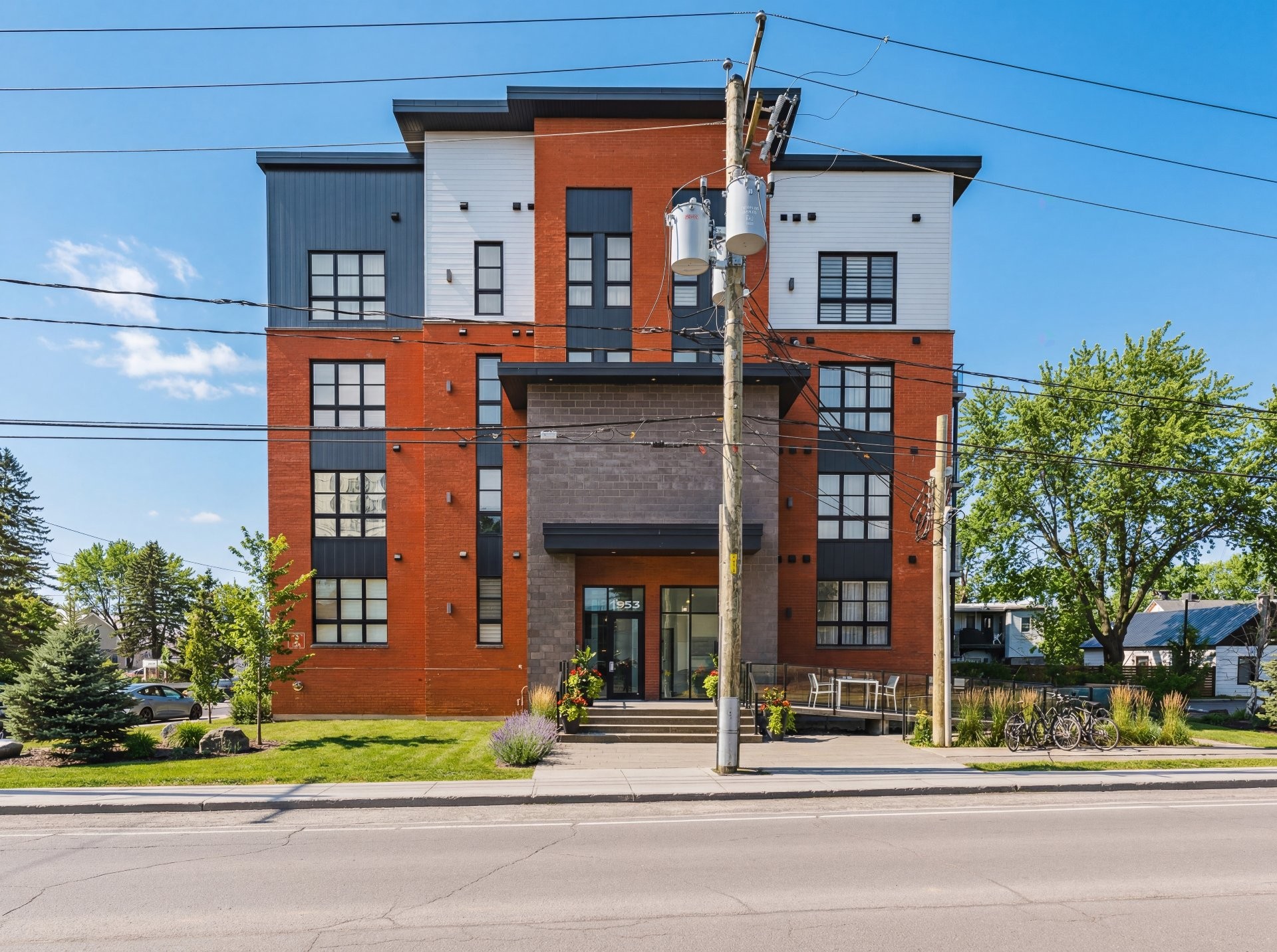 









653


Boul. de l'Ange-Gardien

, 201,
L'Assomption,




QC
J5W1T1

