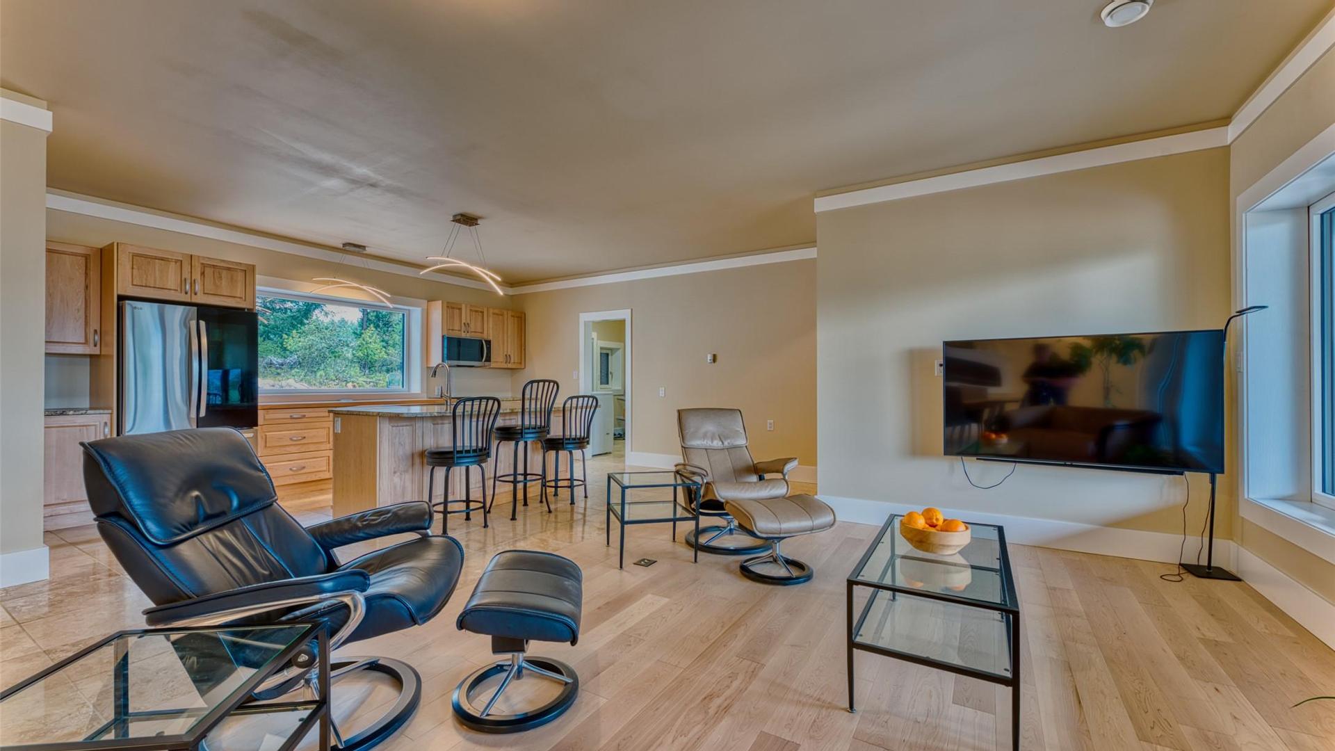 









514


Mountain

Drive,
Vernon,




BC
V1H 2B8

