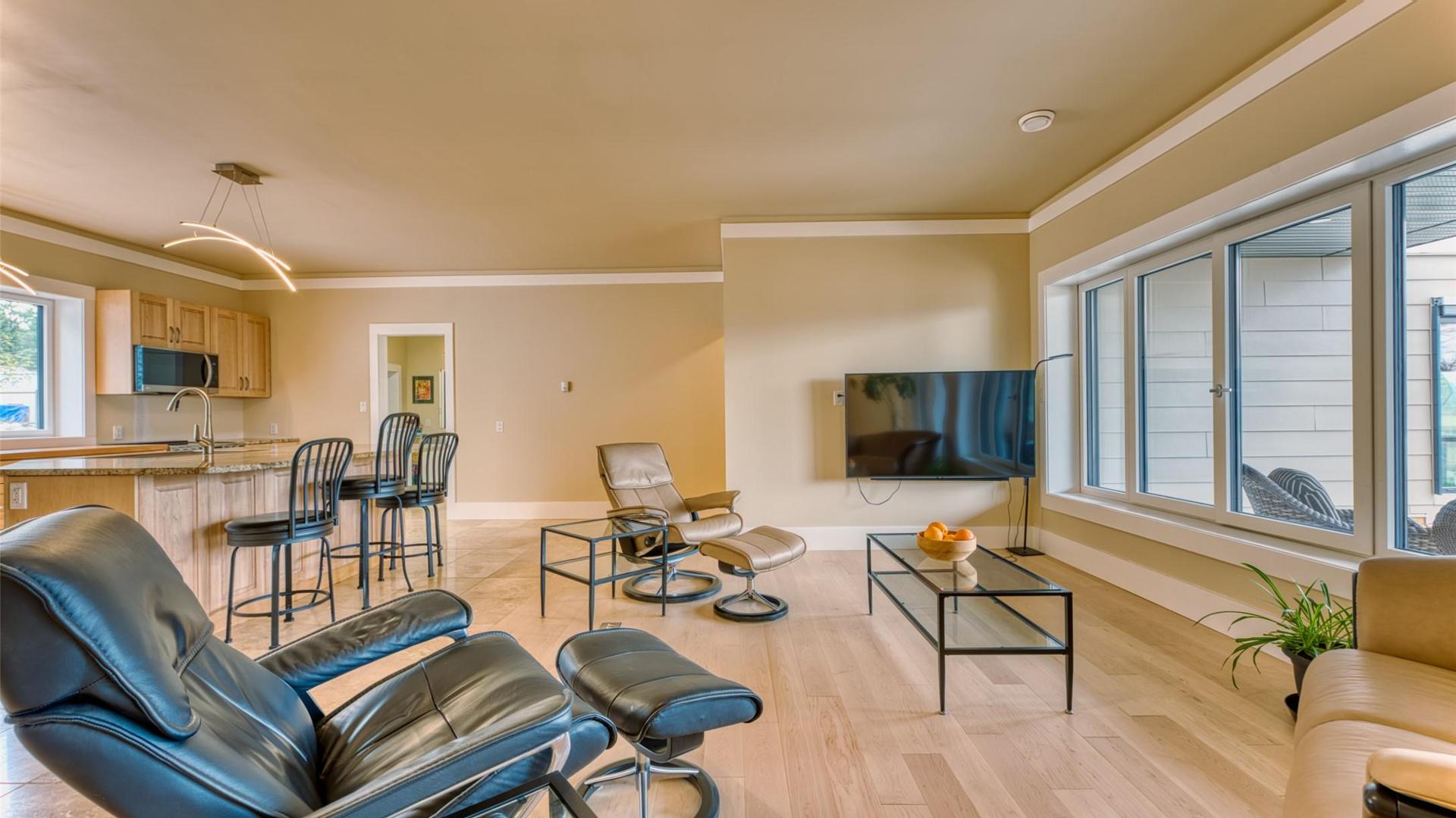 









514


Mountain

Drive,
Vernon,




BC
V1H 2B8

