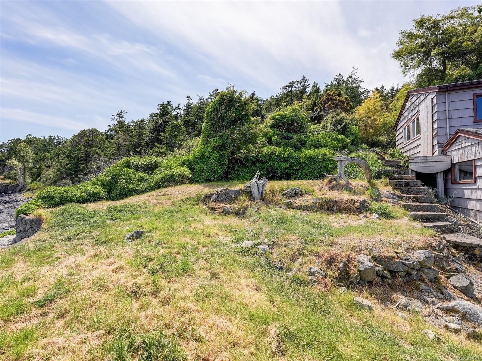 









6000


Lockehaven

Dr,
Saanich,




BC
V8N 4J5

