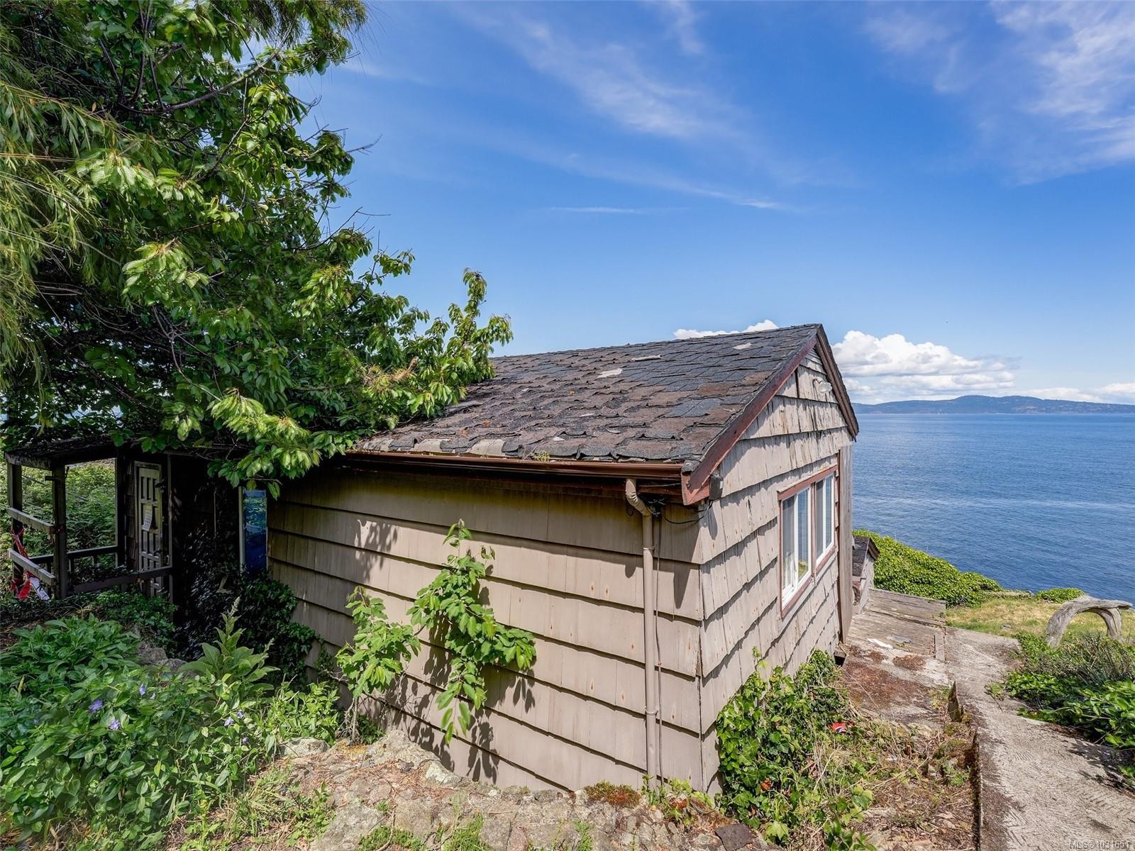 









6000


Lockehaven

Dr,
Saanich,




BC
V8N 4J5

