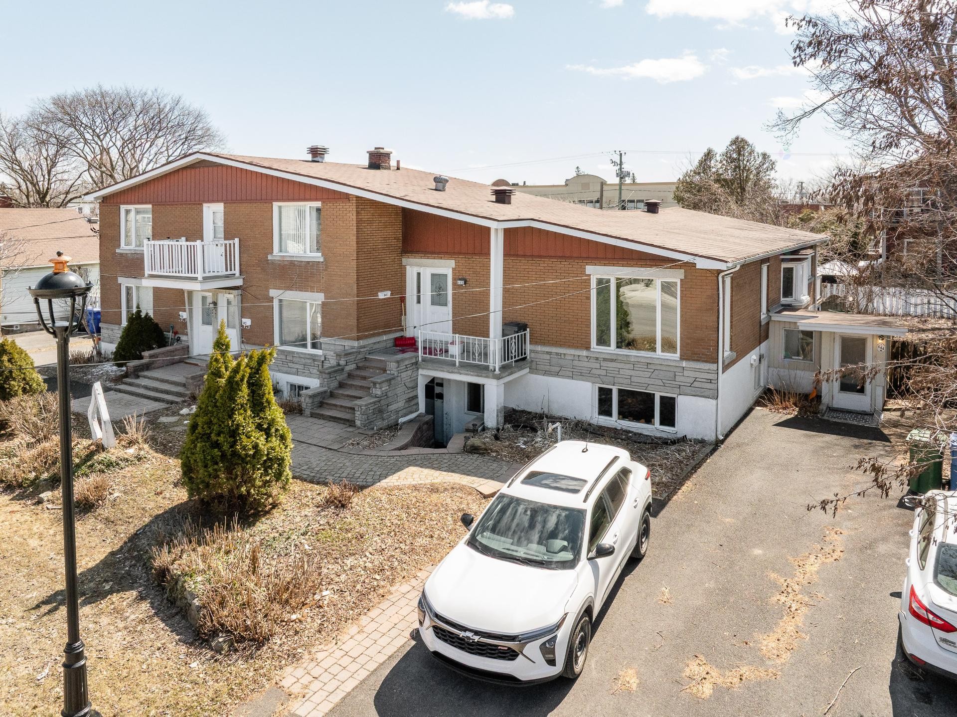 









640

 - 644B


Rue St-Joseph

,
Chambly,




QC
J3L1H8

