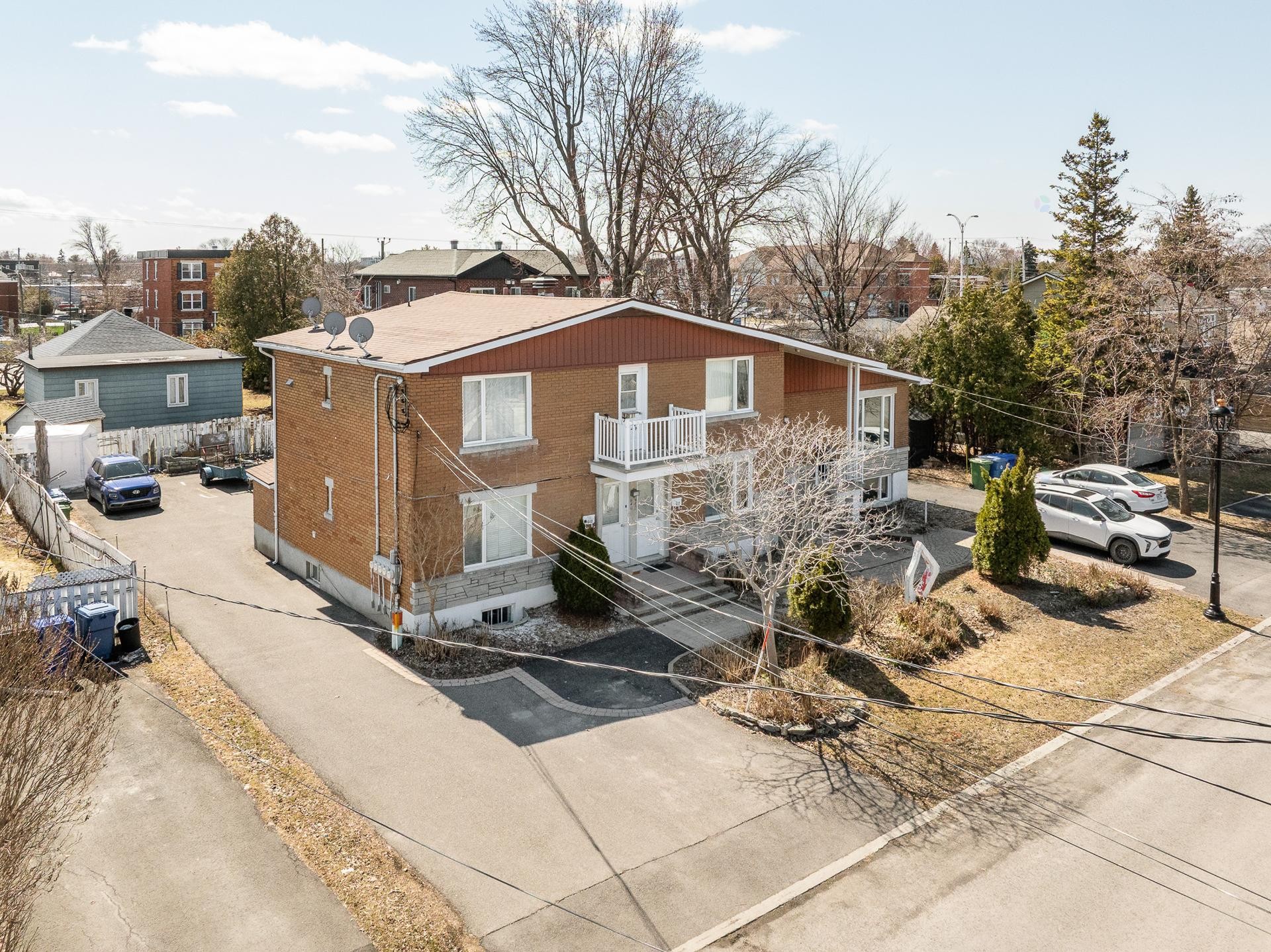 









640

 - 644B


Rue St-Joseph

,
Chambly,




QC
J3L1H8

