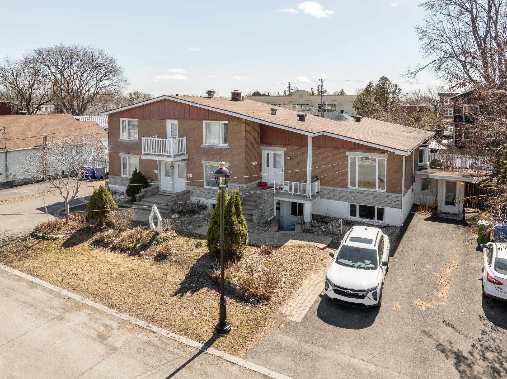 









640

 - 644B


Rue St-Joseph

,
Chambly,




QC
J3L1H8

