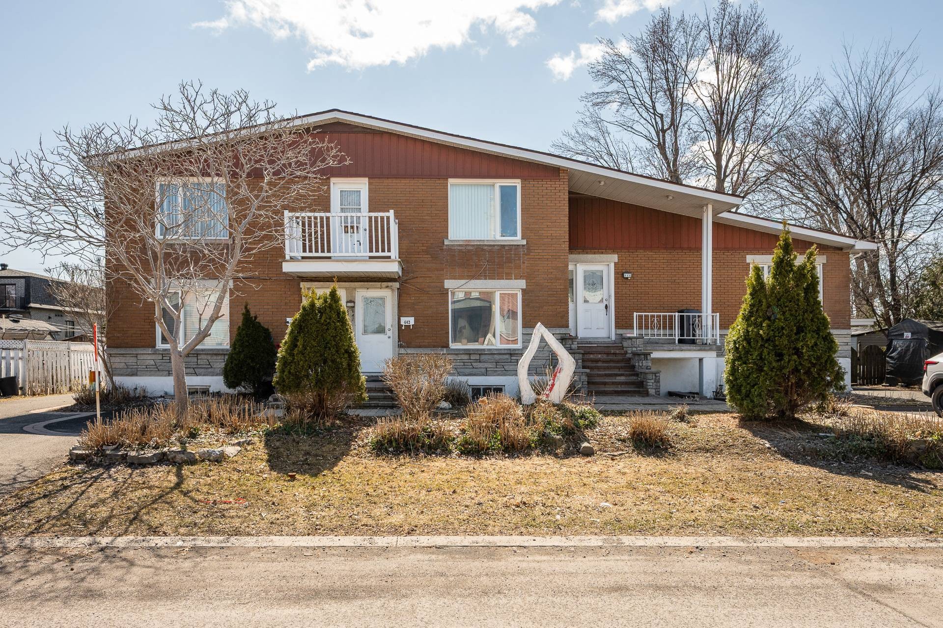 









640

 - 644B


Rue St-Joseph

,
Chambly,




QC
J3L1H8

