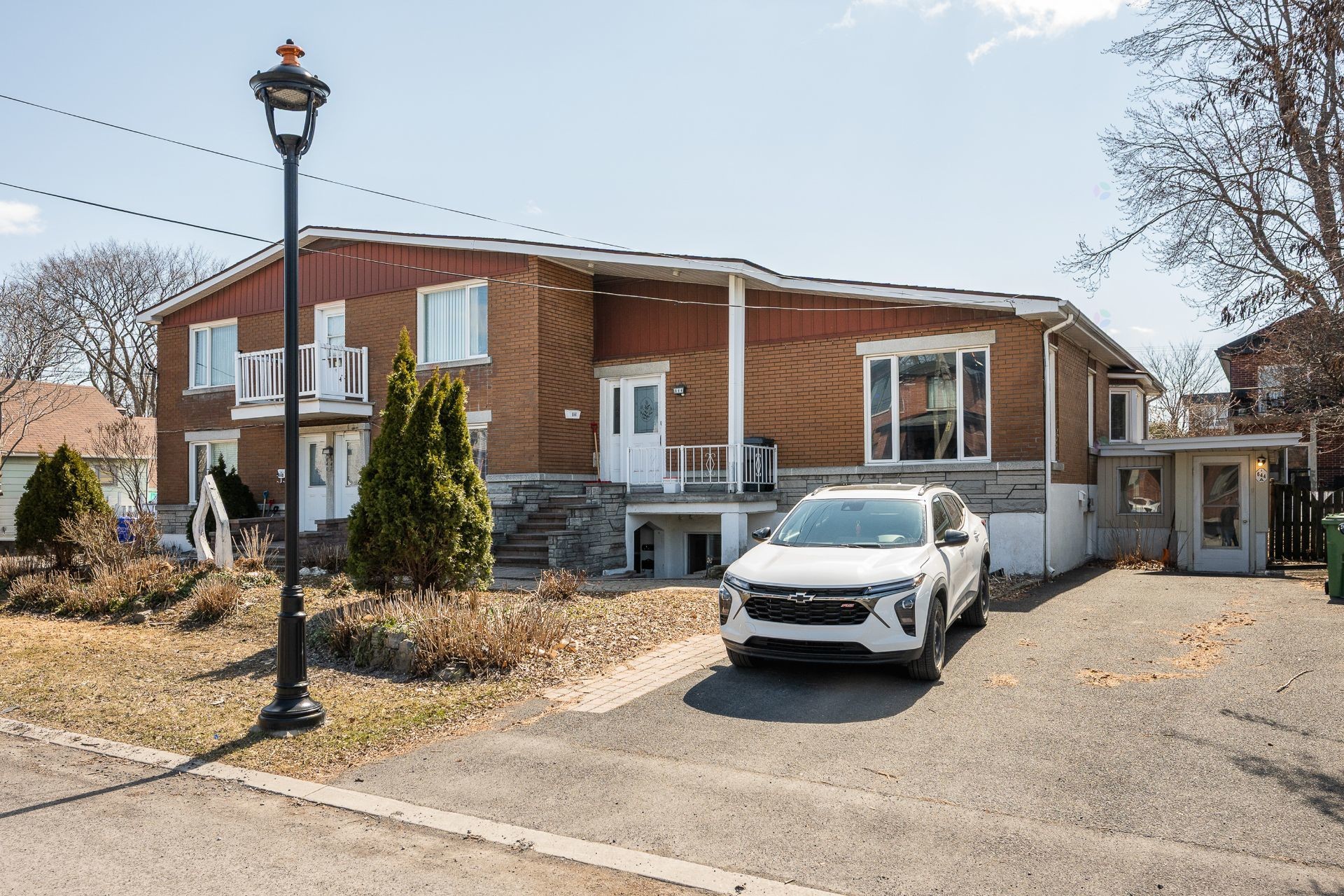 









640

 - 644B


Rue St-Joseph

,
Chambly,




QC
J3L1H8

