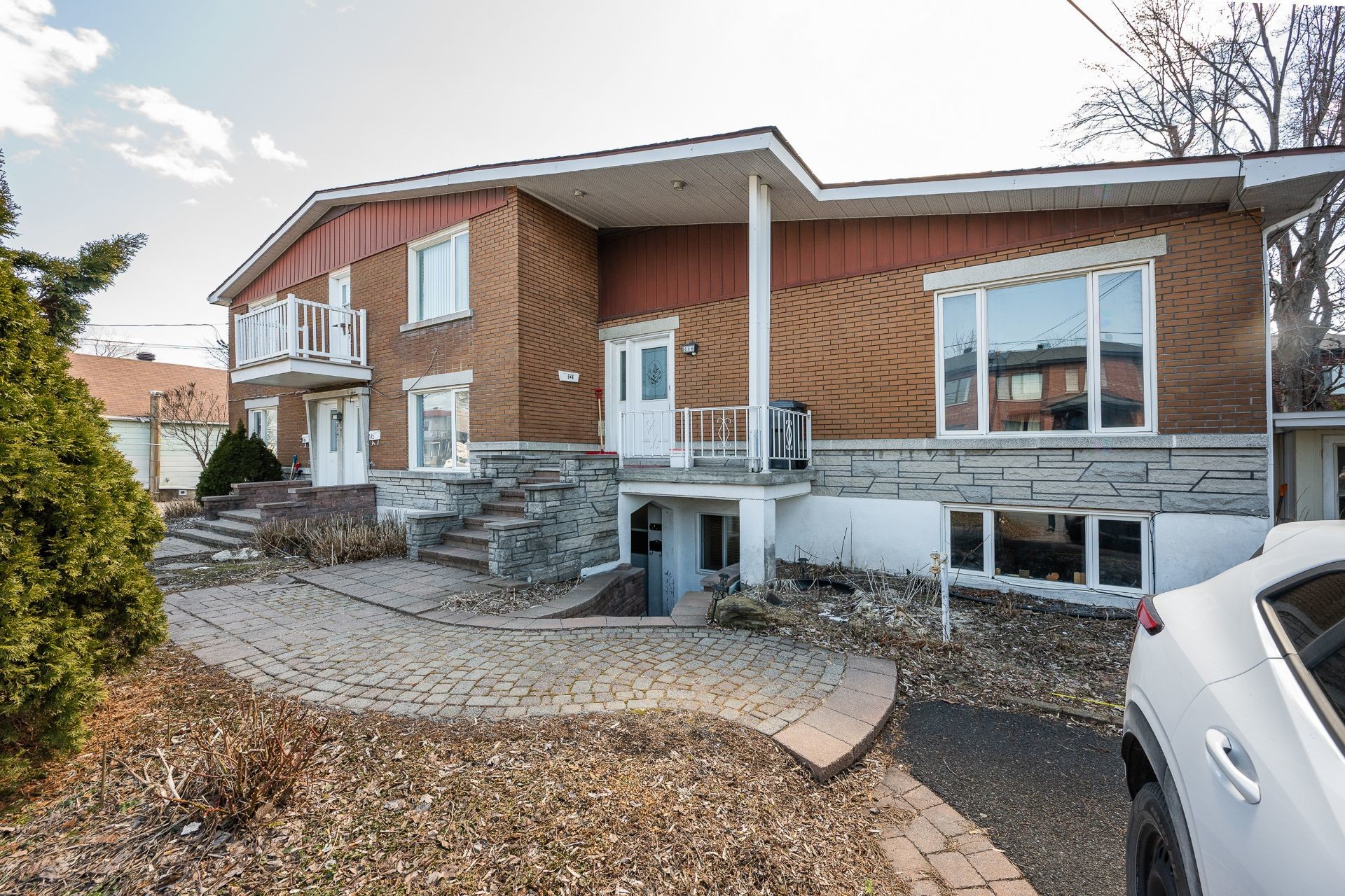 









640

 - 644B


Rue St-Joseph

,
Chambly,




QC
J3L1H8


