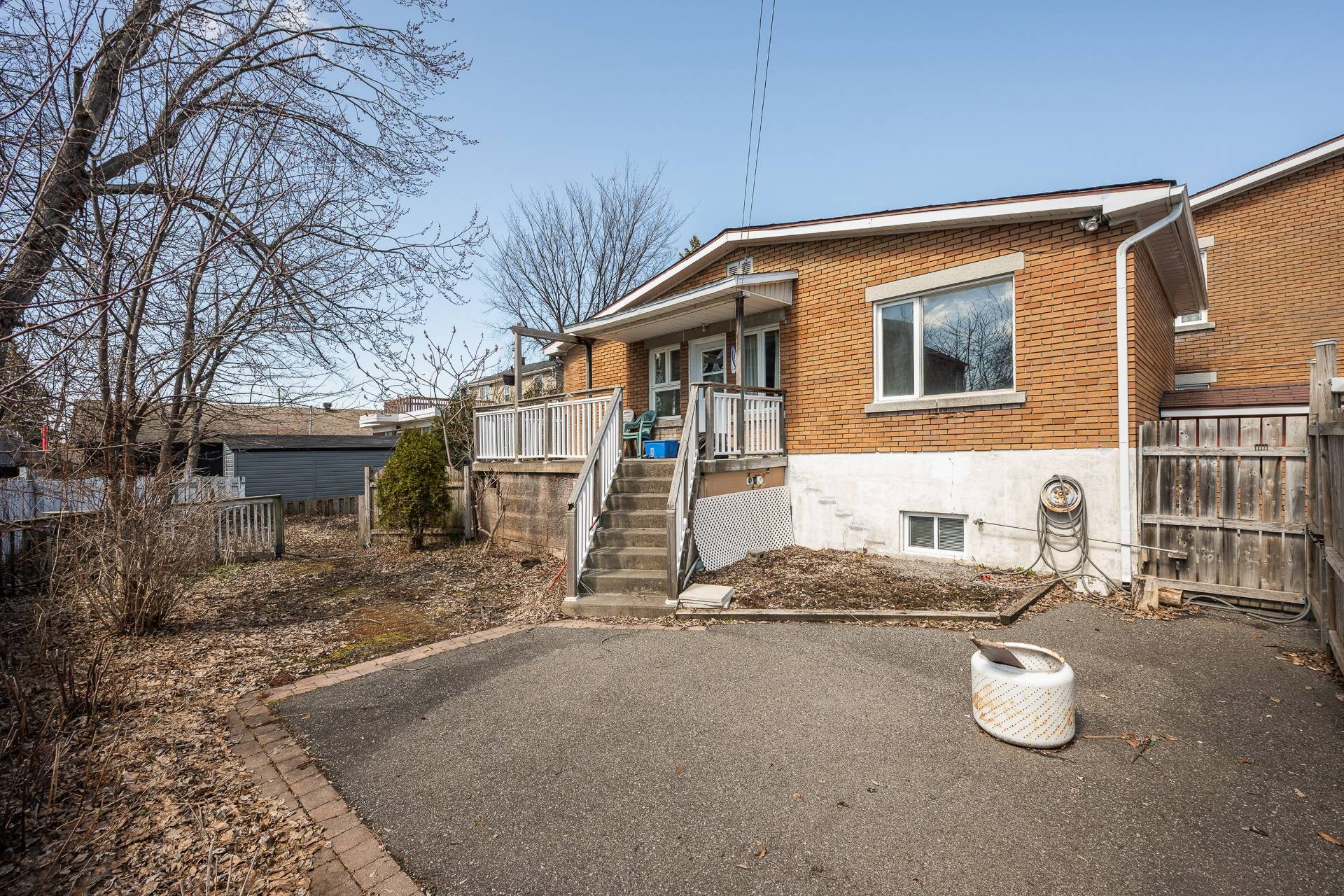 









640

 - 644B


Rue St-Joseph

,
Chambly,




QC
J3L1H8

