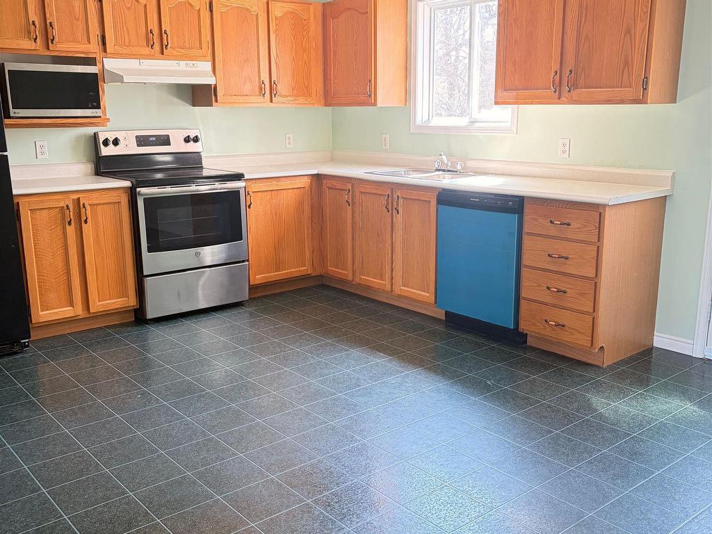 












102 Abrams Way

,
Spryfield,




NS
B3P 2S1

