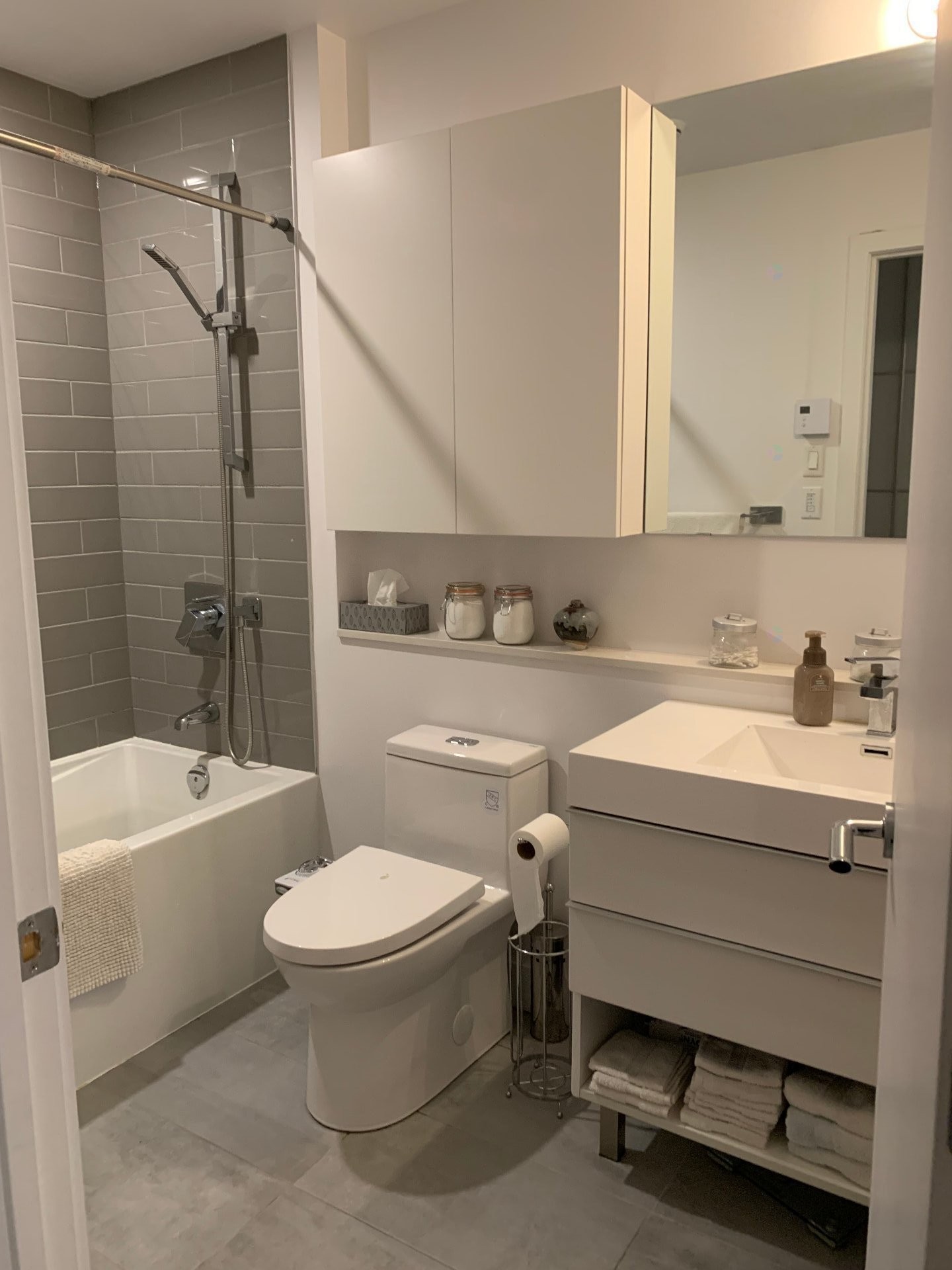 









4


Av. Donegani

, 105,
Pointe-Claire,




QC
H9R0C8

