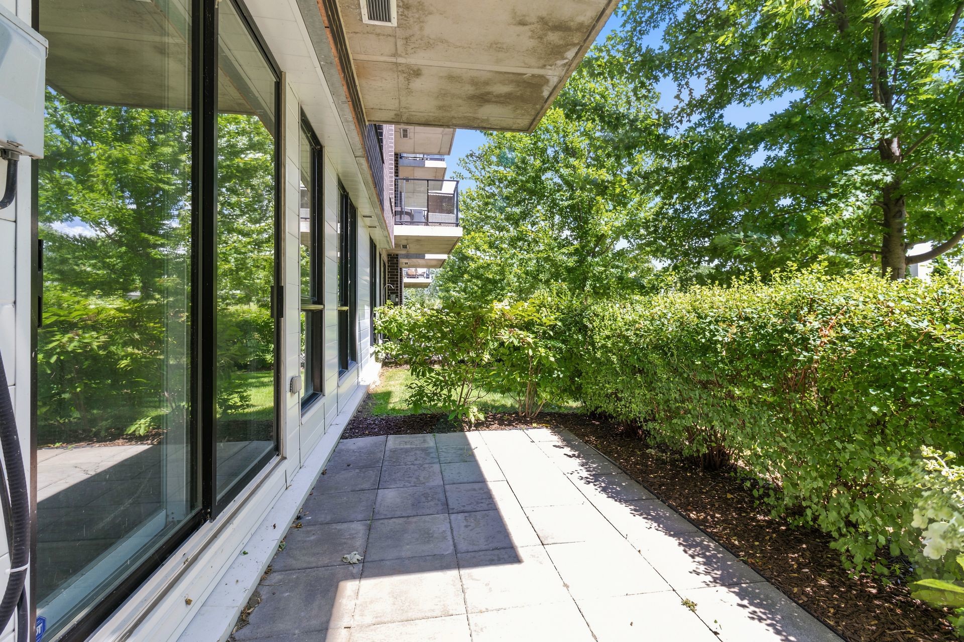 









4


Av. Donegani

, 105,
Pointe-Claire,




QC
H9R0C8

