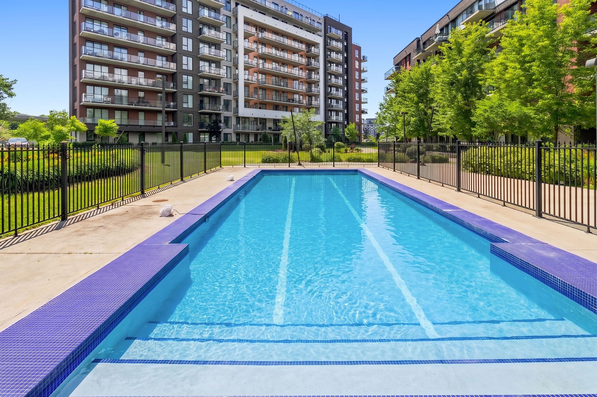 









4


Av. Donegani

, 105,
Pointe-Claire,




QC
H9R0C8


