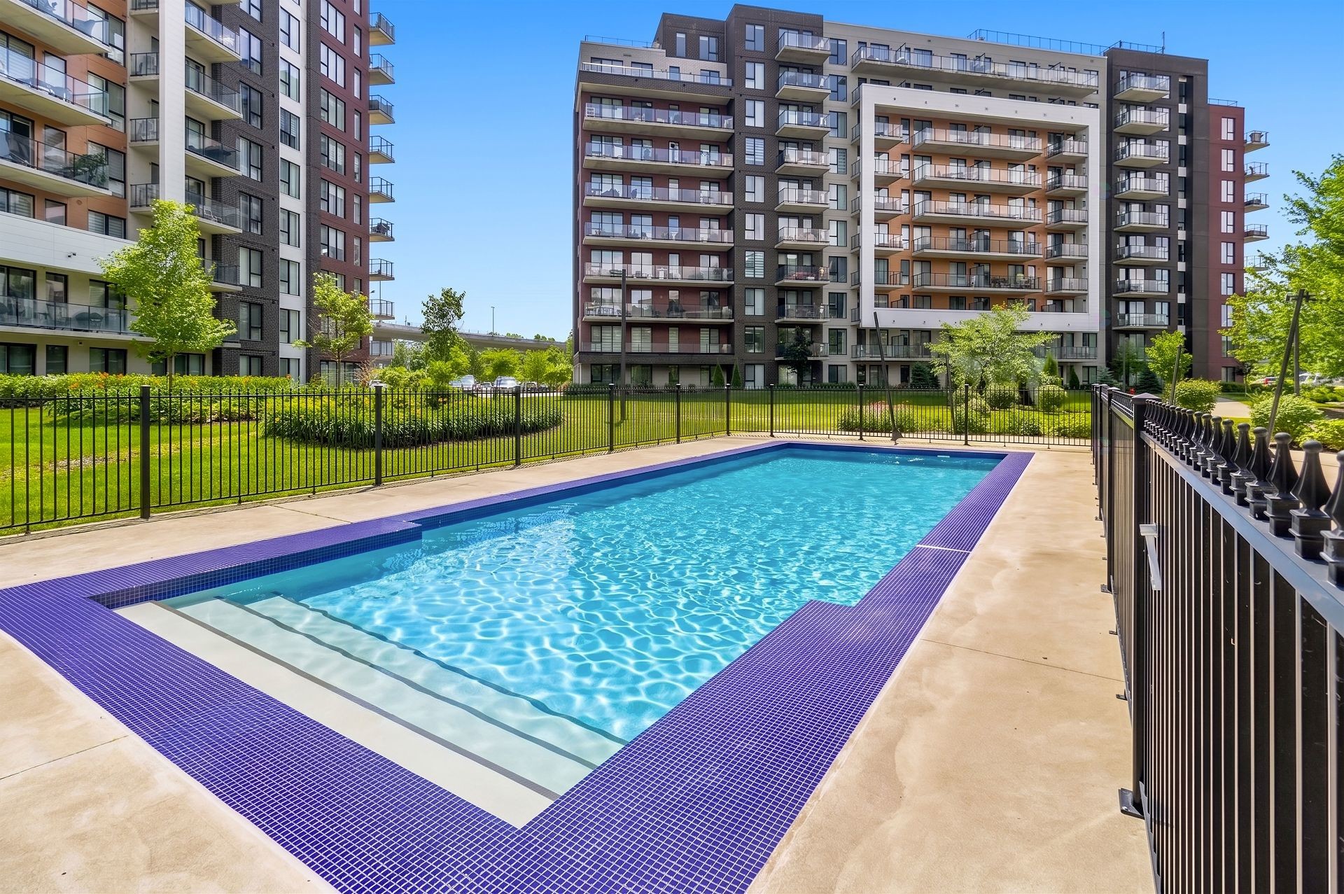 









4


Av. Donegani

, 105,
Pointe-Claire,




QC
H9R0C8

