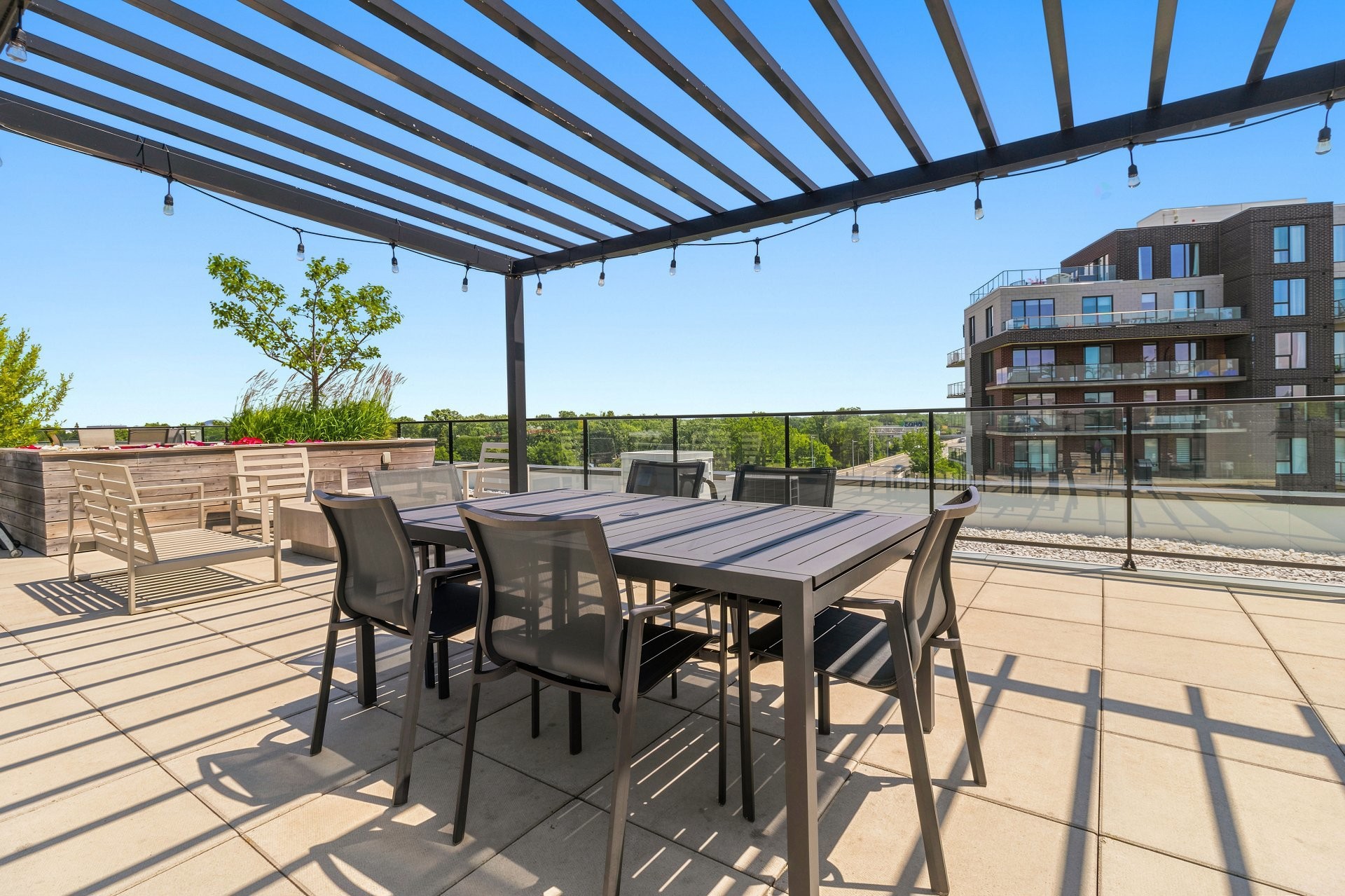 









4


Av. Donegani

, 105,
Pointe-Claire,




QC
H9R0C8

