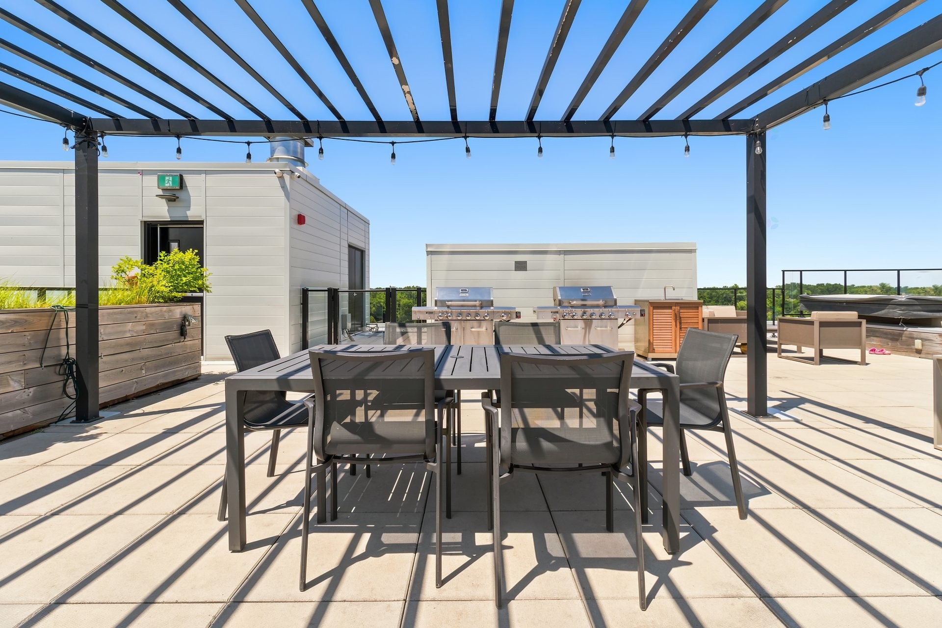 









4


Av. Donegani

, 105,
Pointe-Claire,




QC
H9R0C8

