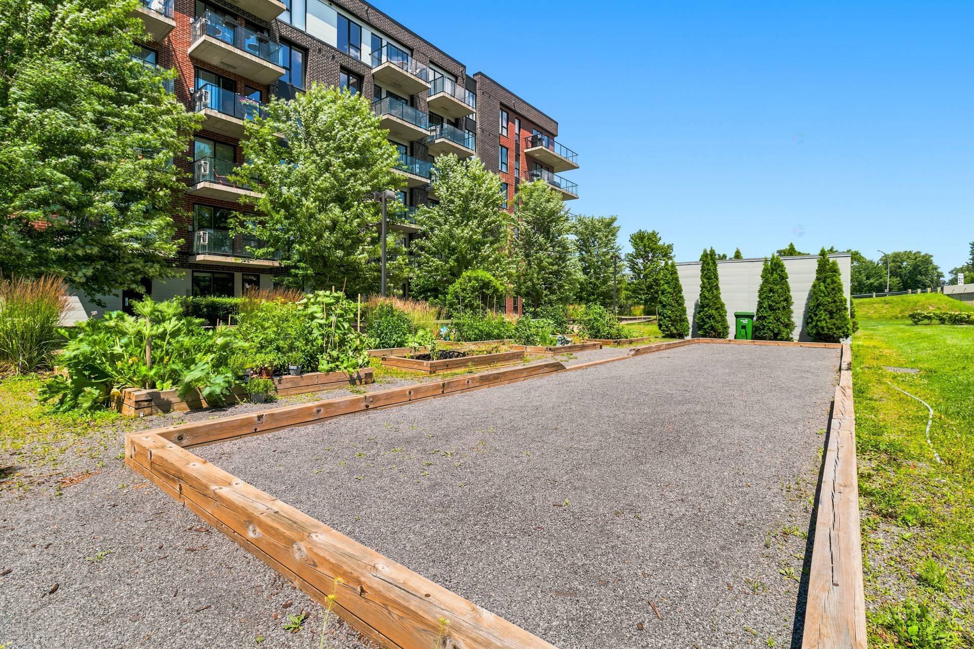 









4


Av. Donegani

, 105,
Pointe-Claire,




QC
H9R0C8

