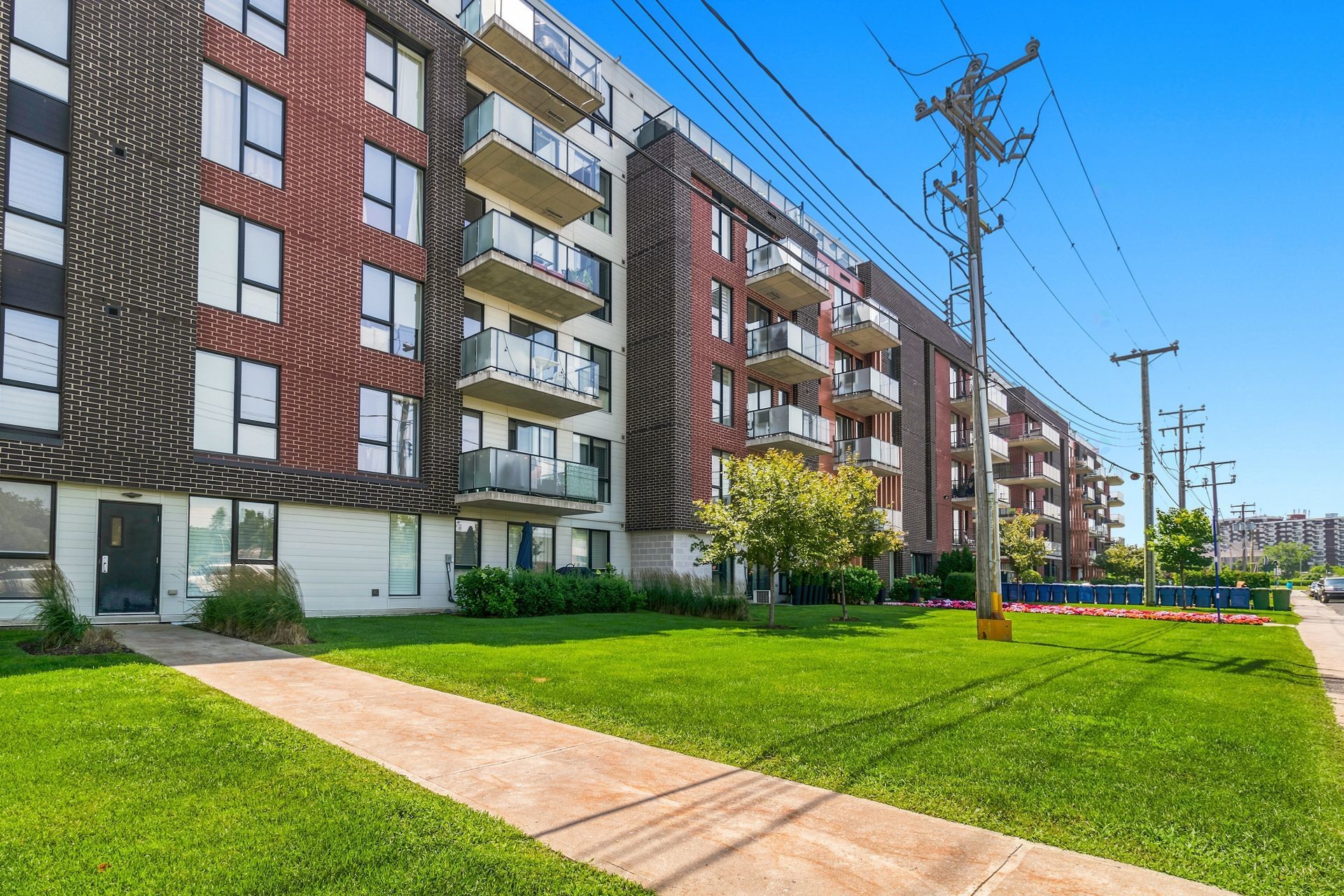 









4


Av. Donegani

, 105,
Pointe-Claire,




QC
H9R0C8

