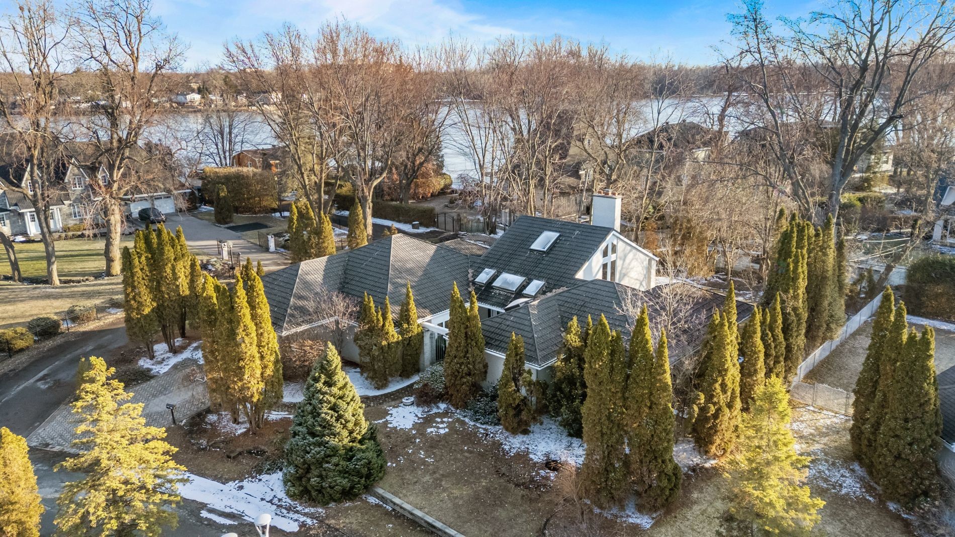 









720


Rue Léonard-De Vinci

,
Laval (Sainte-Dorothée),




QC
H7X3G9

