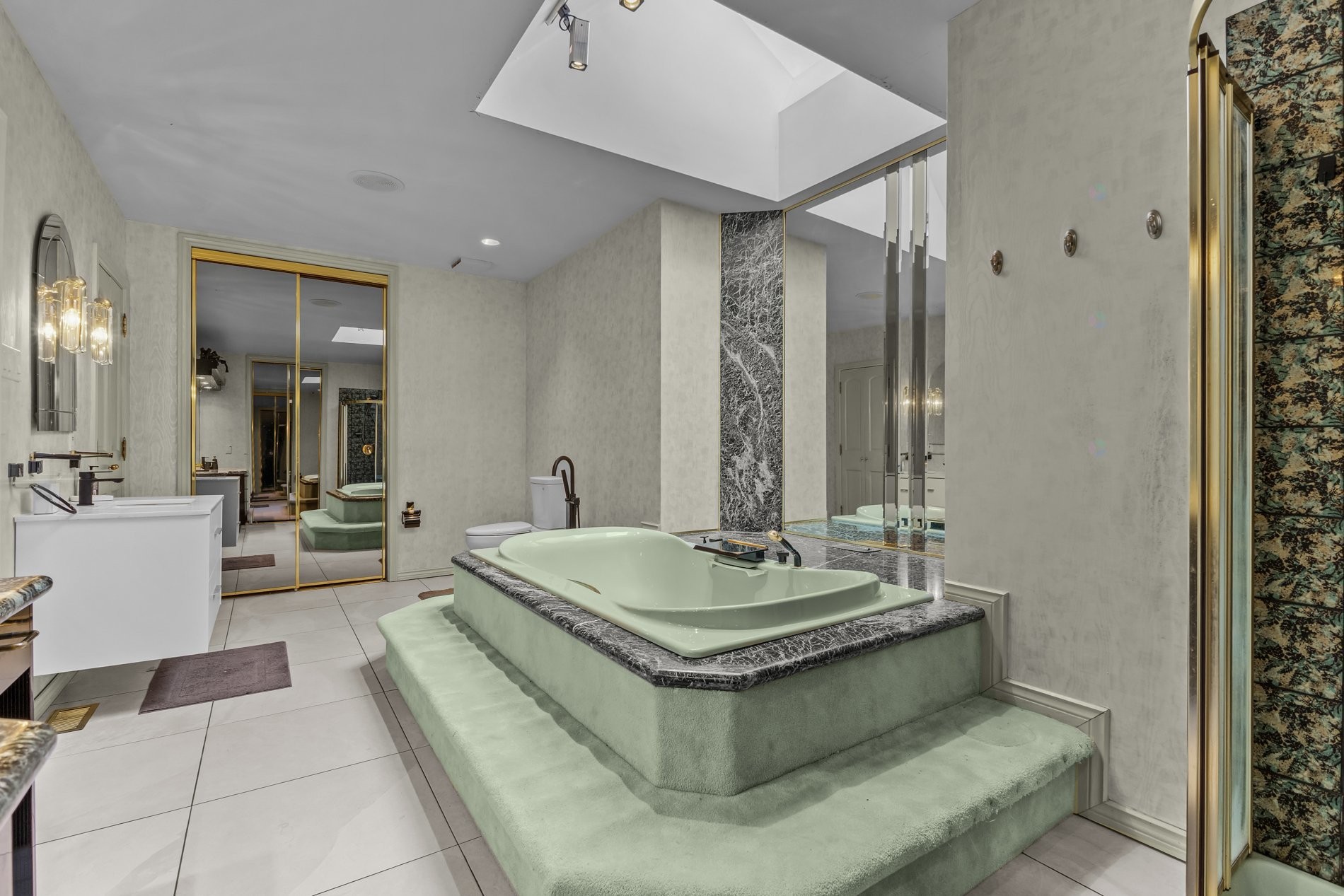 









720


Rue Léonard-De Vinci

,
Laval (Sainte-Dorothée),




QC
H7X3G9

