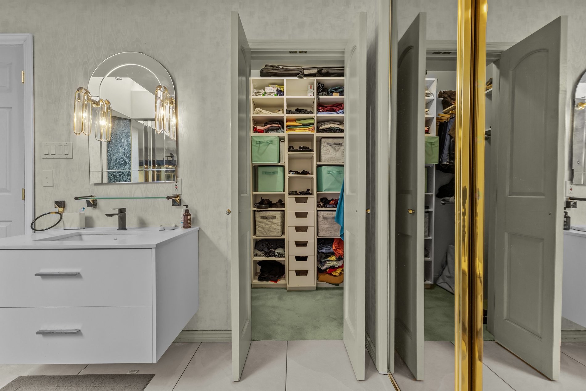 









720


Rue Léonard-De Vinci

,
Laval (Sainte-Dorothée),




QC
H7X3G9

