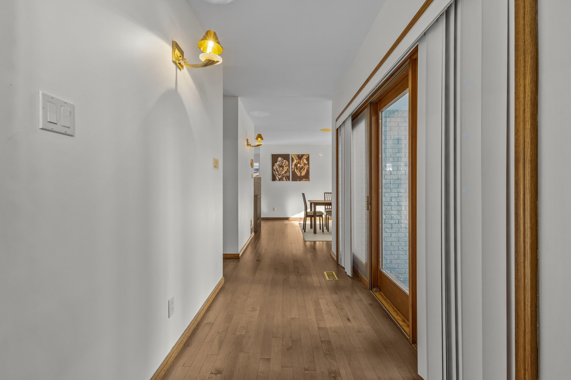 









720


Rue Léonard-De Vinci

,
Laval (Sainte-Dorothée),




QC
H7X3G9

