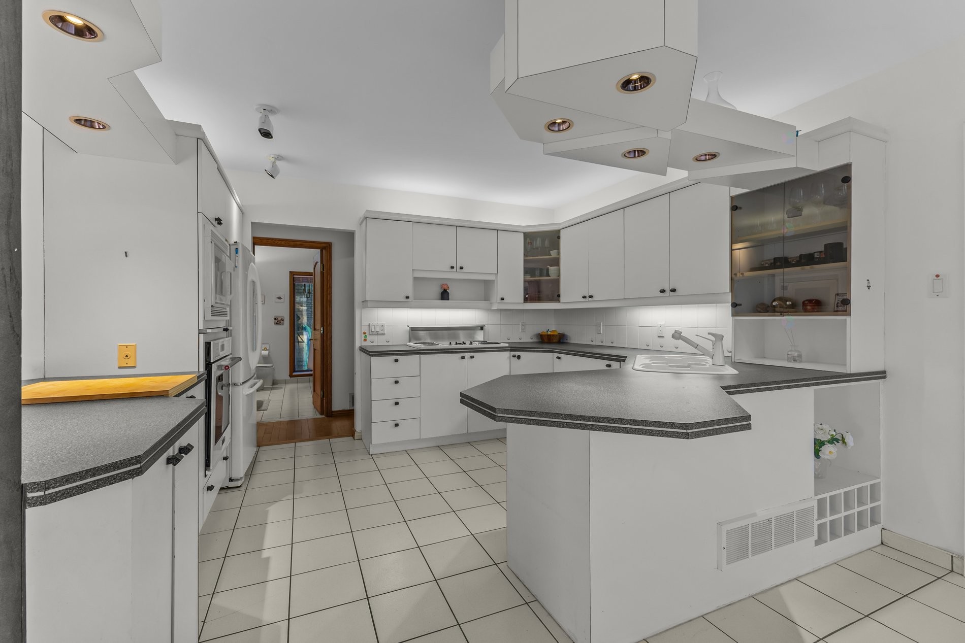 









720


Rue Léonard-De Vinci

,
Laval (Sainte-Dorothée),




QC
H7X3G9

