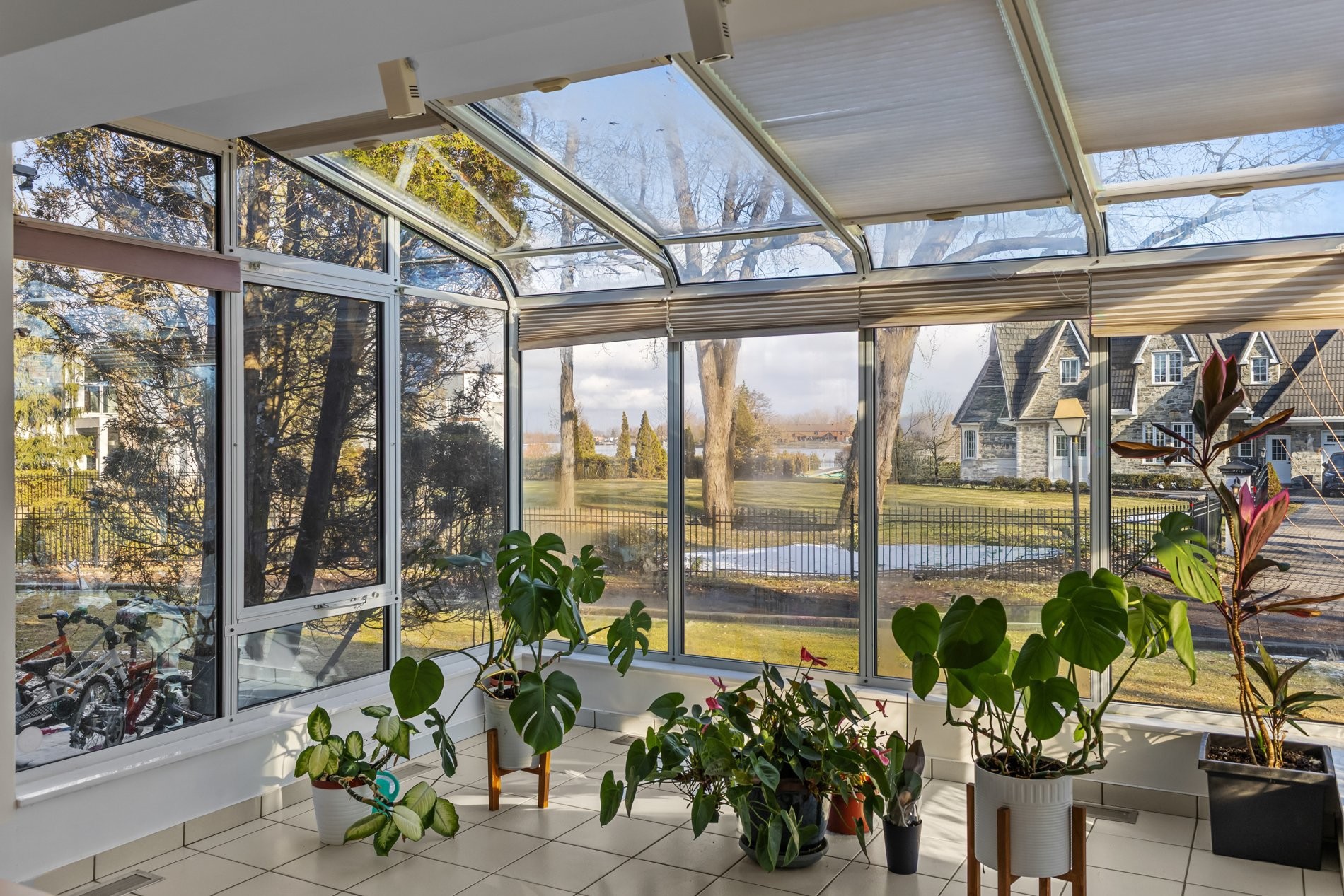 









720


Rue Léonard-De Vinci

,
Laval (Sainte-Dorothée),




QC
H7X3G9

