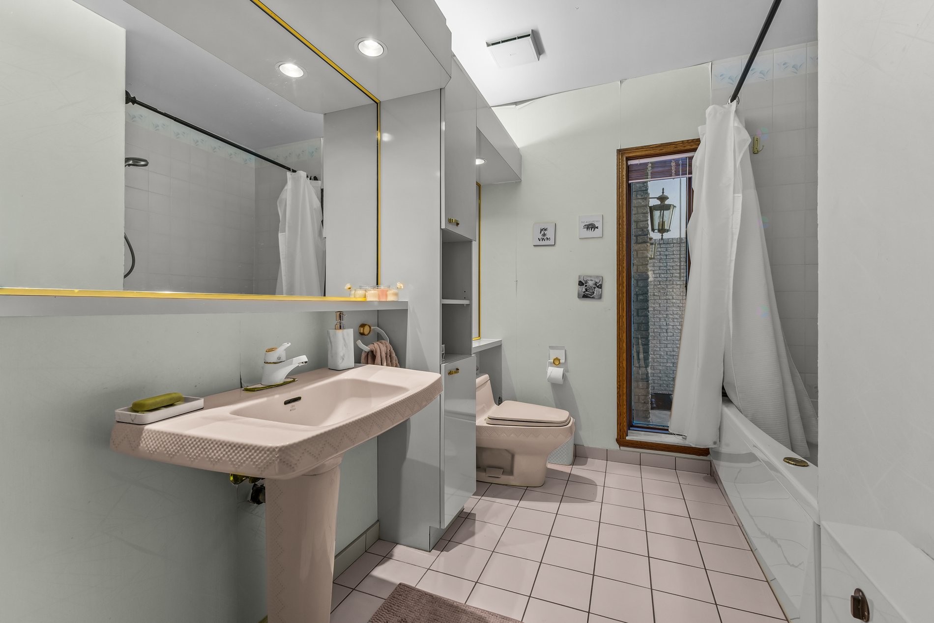 









720


Rue Léonard-De Vinci

,
Laval (Sainte-Dorothée),




QC
H7X3G9

