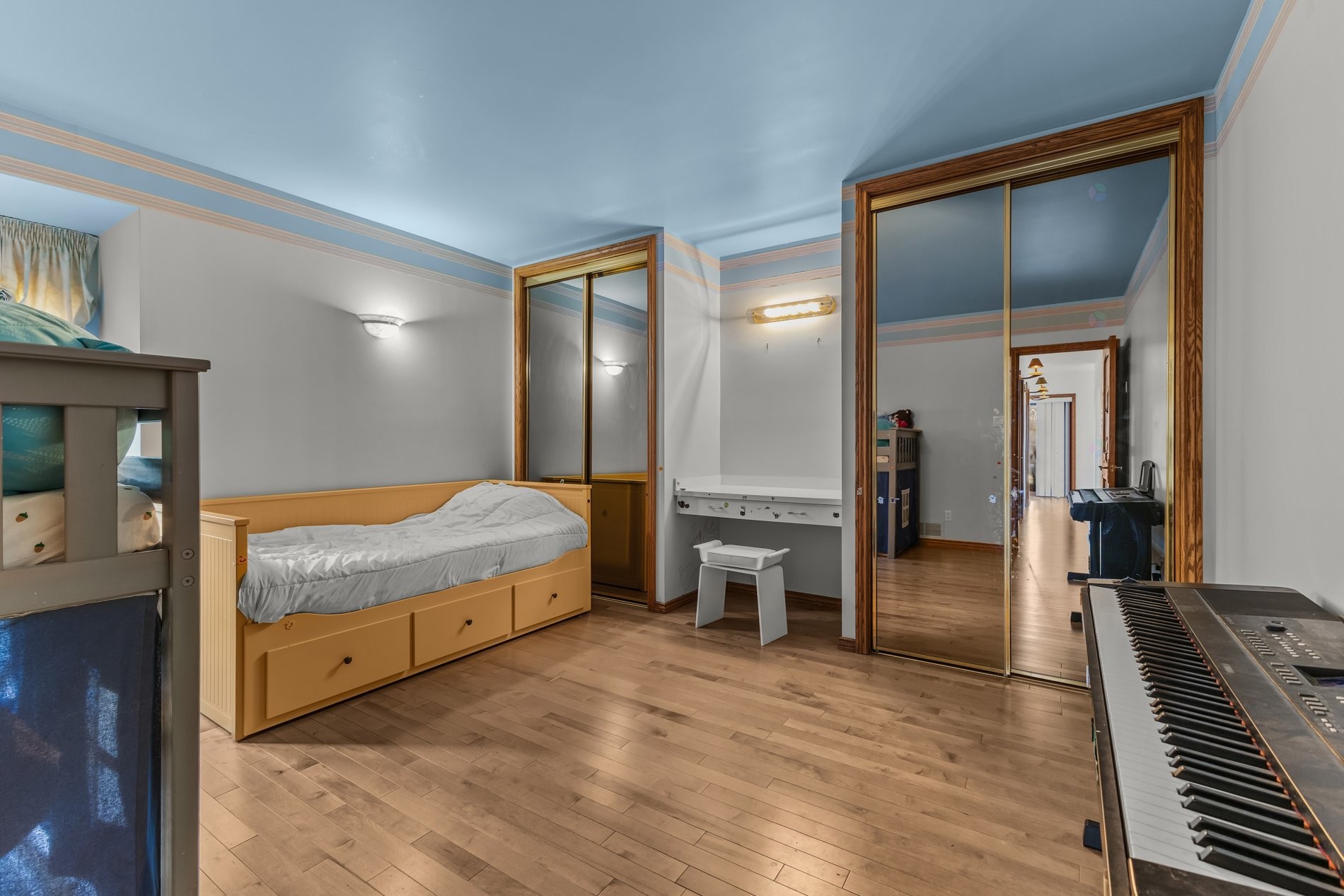 









720


Rue Léonard-De Vinci

,
Laval (Sainte-Dorothée),




QC
H7X3G9

