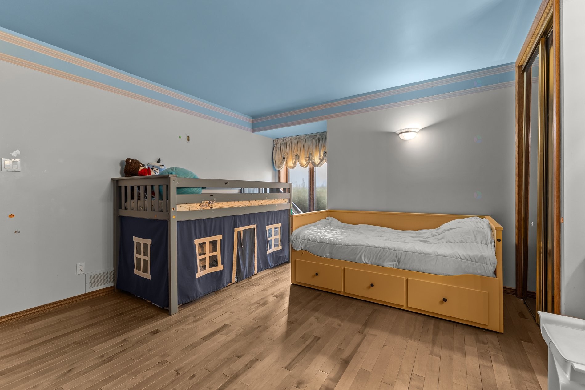 









720


Rue Léonard-De Vinci

,
Laval (Sainte-Dorothée),




QC
H7X3G9

