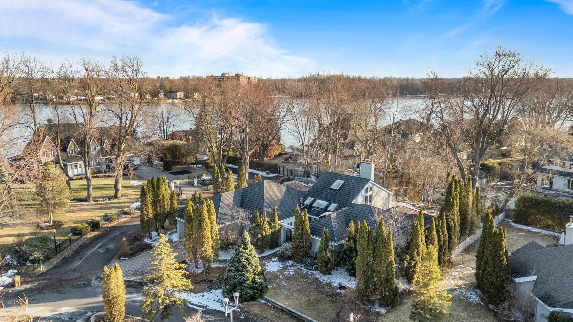 









720


Rue Léonard-De Vinci

,
Laval (Sainte-Dorothée),




QC
H7X3G9

