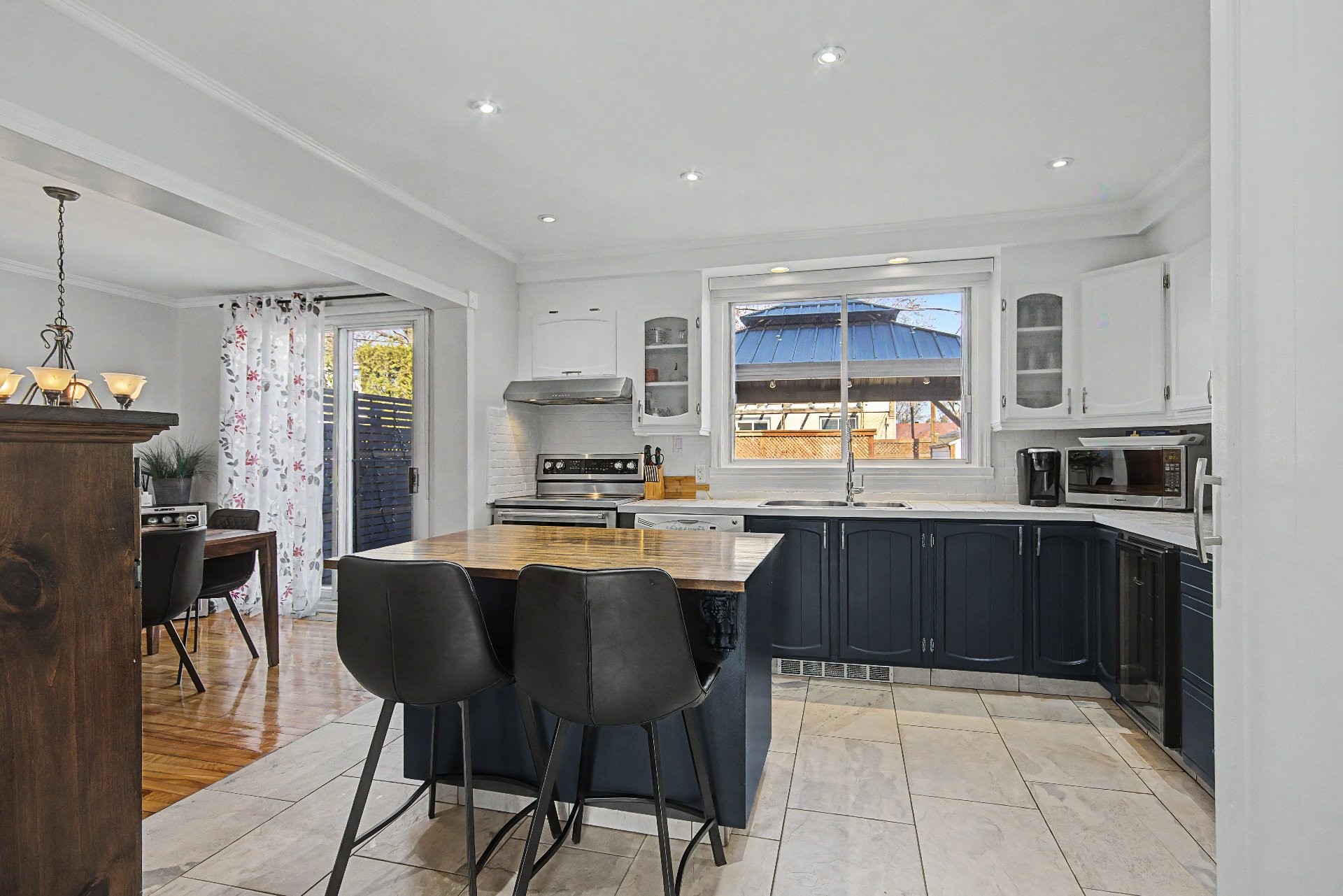 









65


Rue Staveley

,
Saint-Bruno-de-Montarville,




QC
J3V1M5

