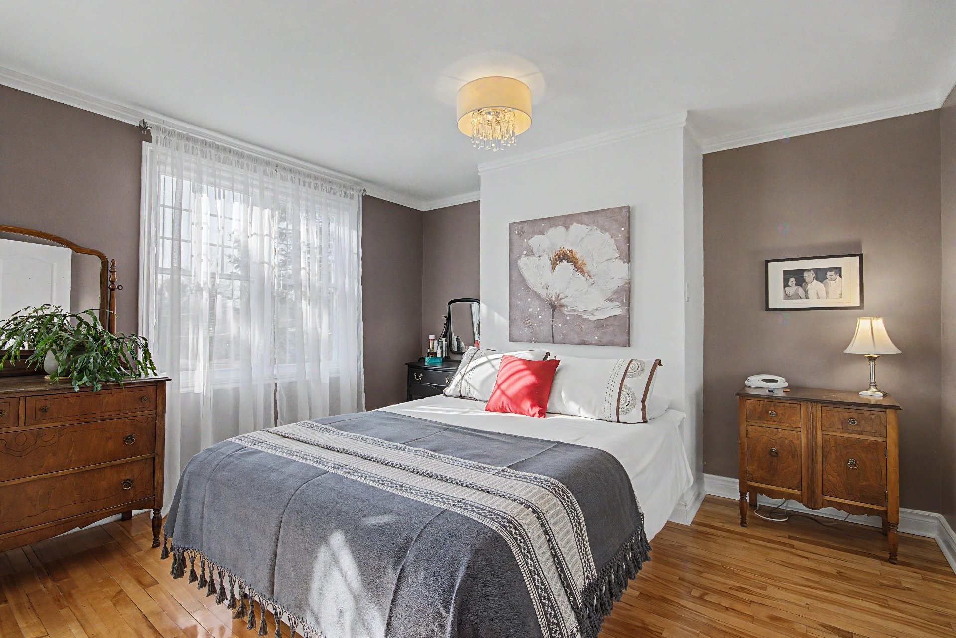 









65


Rue Staveley

,
Saint-Bruno-de-Montarville,




QC
J3V1M5

