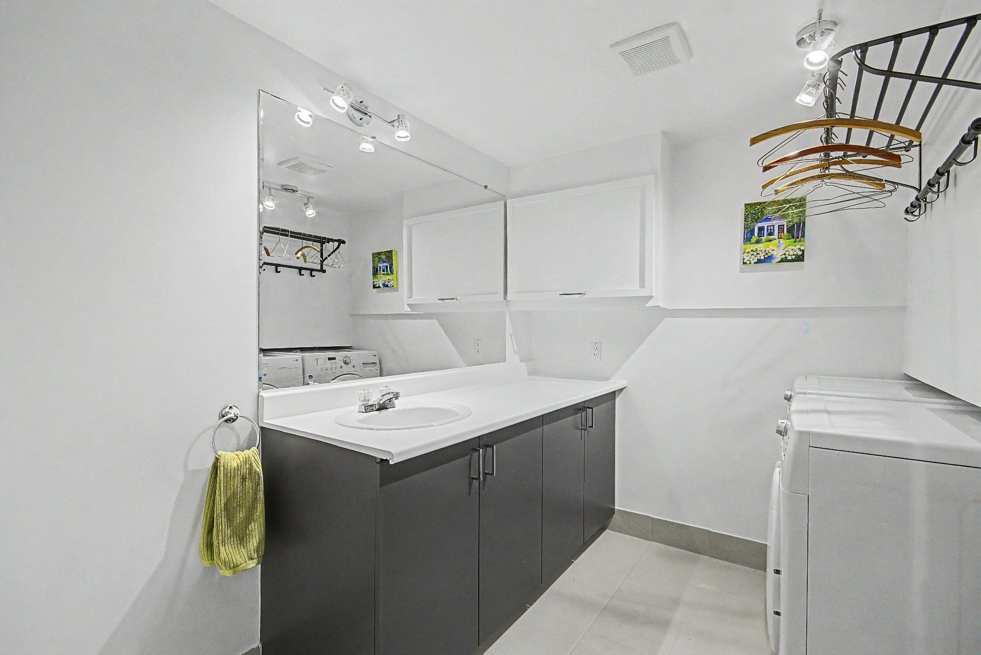 









65


Rue Staveley

,
Saint-Bruno-de-Montarville,




QC
J3V1M5

