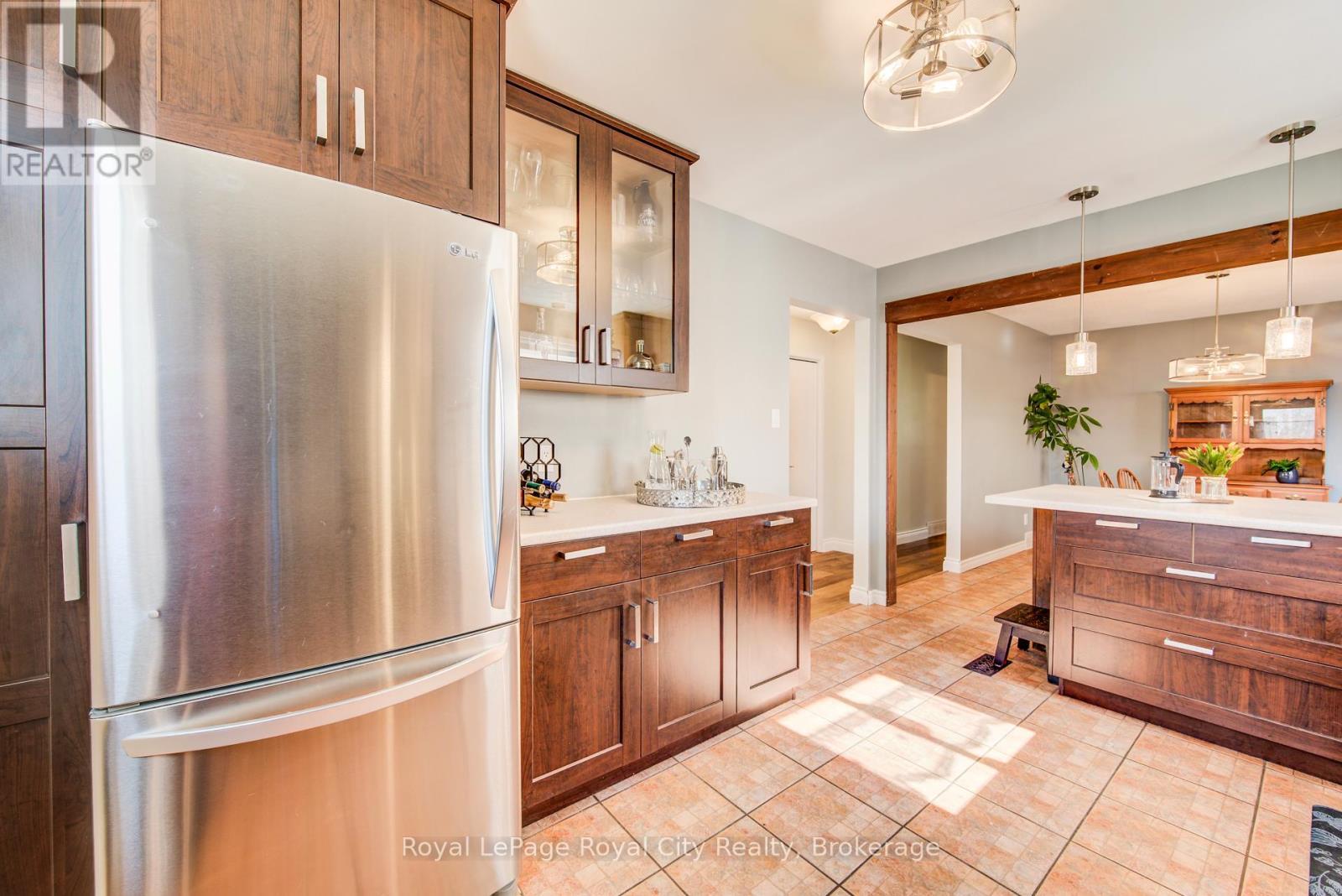 












418 IMPERIAL ROAD S

,
Guelph (Willow West/Sugarbush/West Acres),




Ontario
N1K1J9

