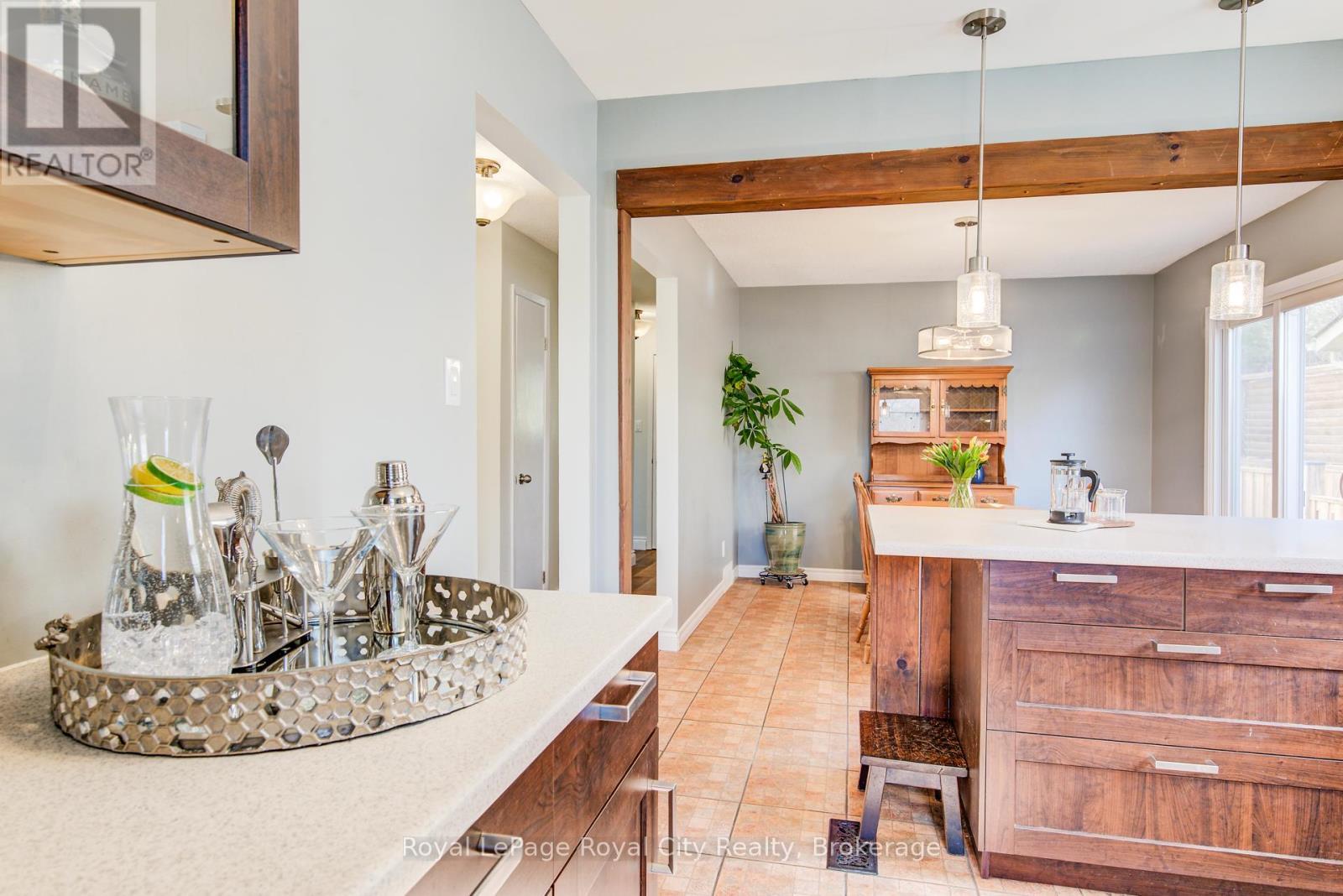 












418 IMPERIAL ROAD S

,
Guelph (Willow West/Sugarbush/West Acres),




Ontario
N1K1J9

