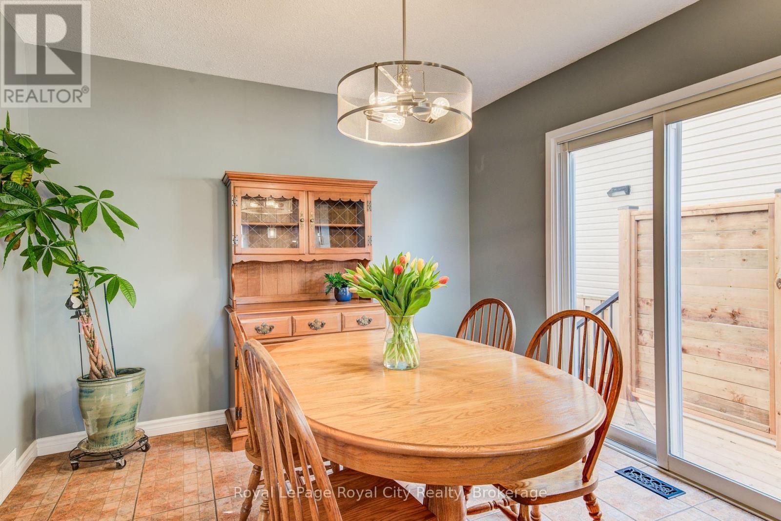 












418 IMPERIAL ROAD S

,
Guelph (Willow West/Sugarbush/West Acres),




Ontario
N1K1J9

