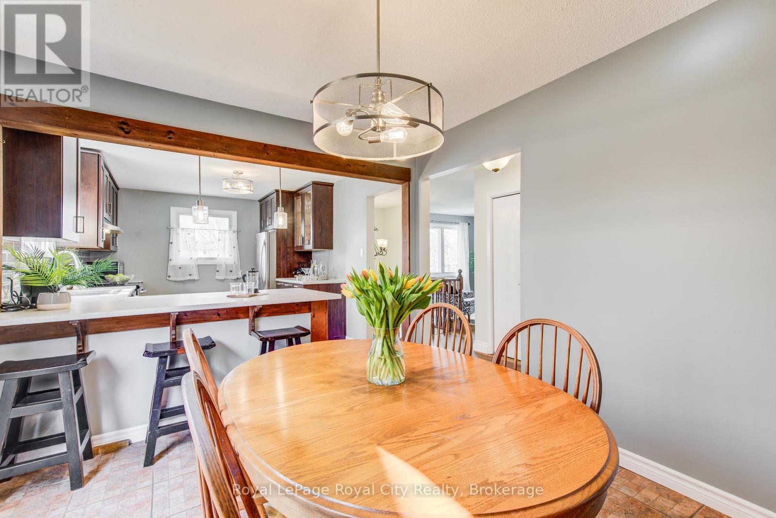 












418 IMPERIAL ROAD S

,
Guelph (Willow West/Sugarbush/West Acres),




Ontario
N1K1J9

