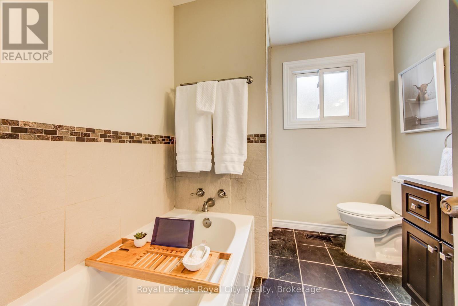 












418 IMPERIAL ROAD S

,
Guelph (Willow West/Sugarbush/West Acres),




Ontario
N1K1J9

