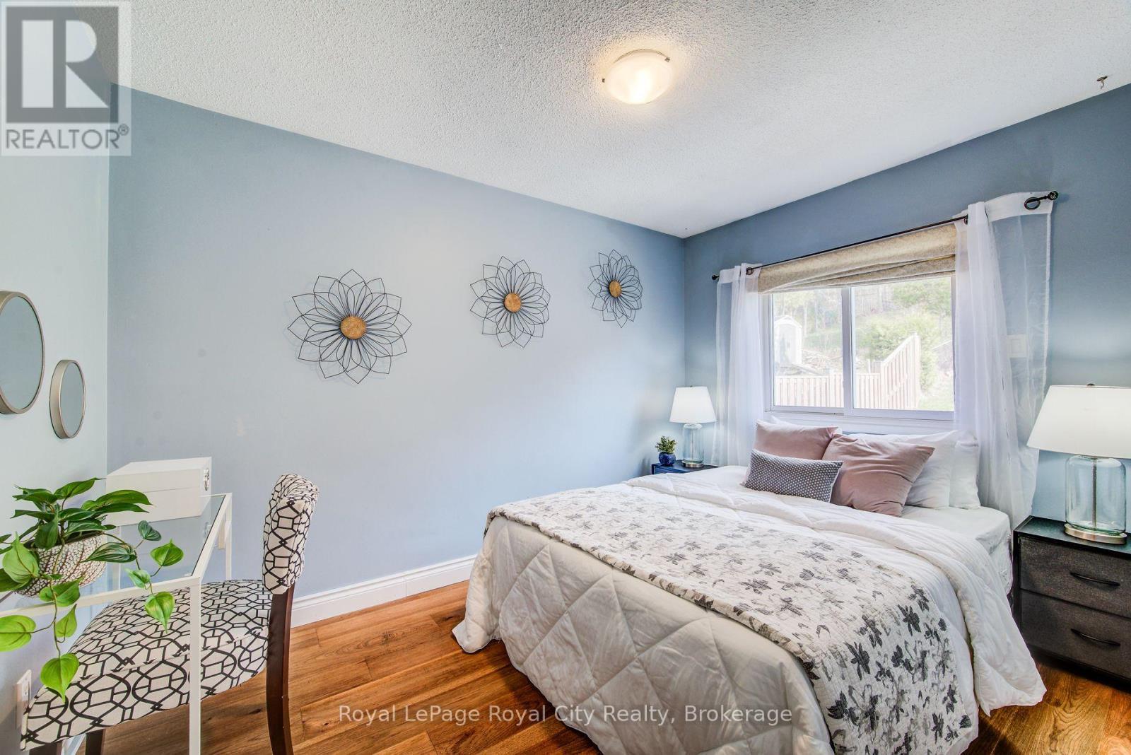 












418 IMPERIAL ROAD S

,
Guelph (Willow West/Sugarbush/West Acres),




Ontario
N1K1J9

