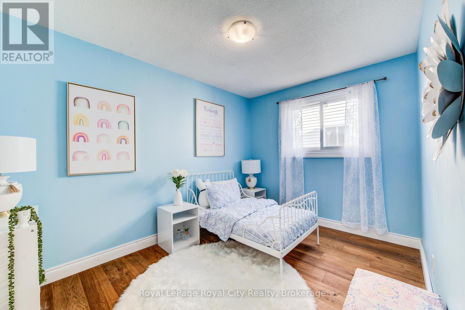 












418 IMPERIAL ROAD S

,
Guelph (Willow West/Sugarbush/West Acres),




Ontario
N1K1J9

