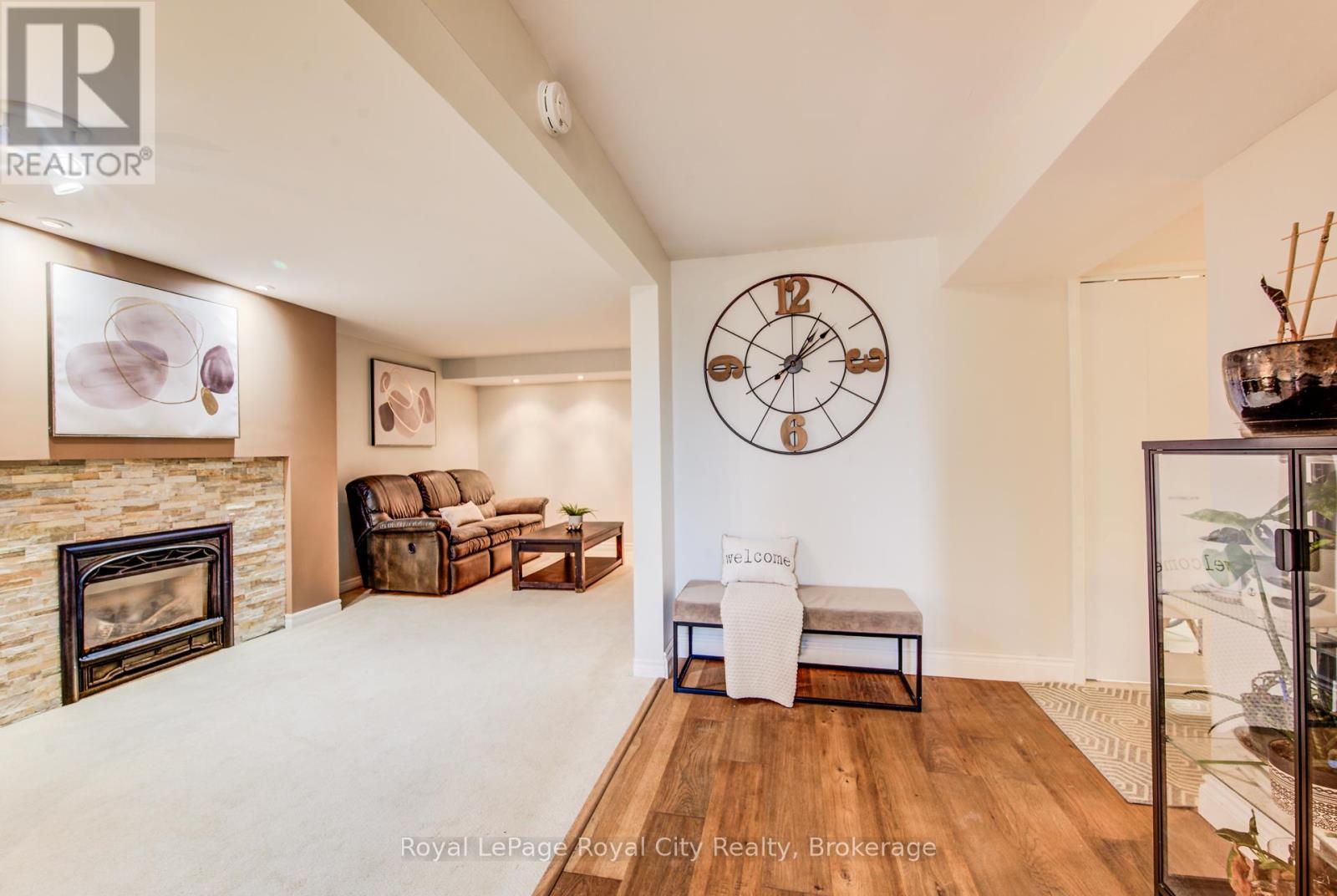 












418 IMPERIAL ROAD S

,
Guelph (Willow West/Sugarbush/West Acres),




Ontario
N1K1J9


