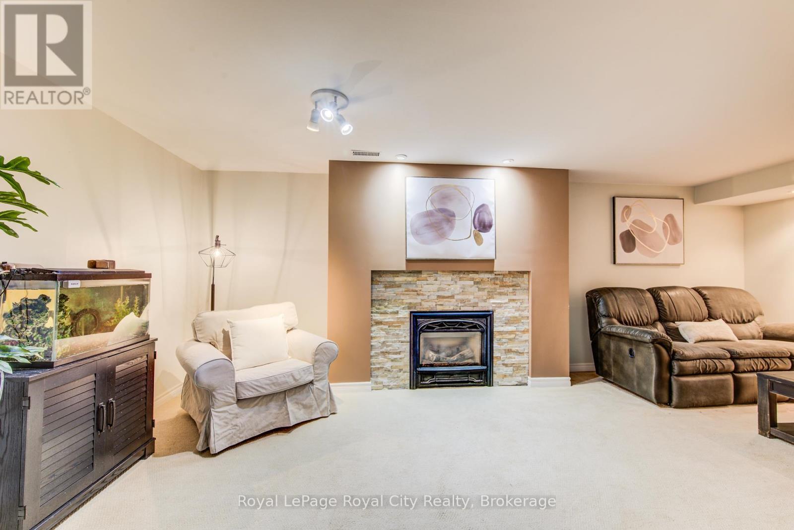 












418 IMPERIAL ROAD S

,
Guelph (Willow West/Sugarbush/West Acres),




Ontario
N1K1J9

