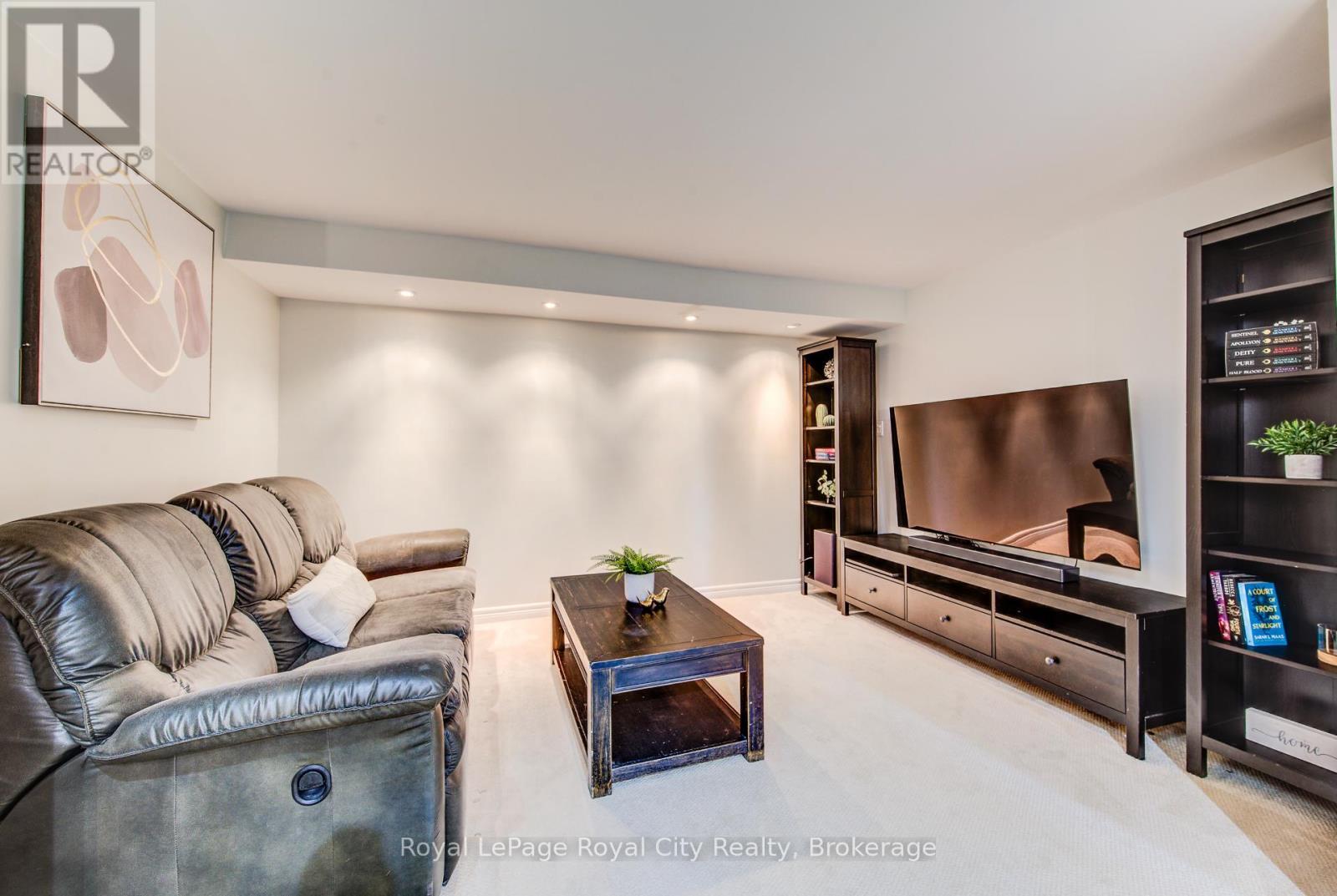 












418 IMPERIAL ROAD S

,
Guelph (Willow West/Sugarbush/West Acres),




Ontario
N1K1J9

