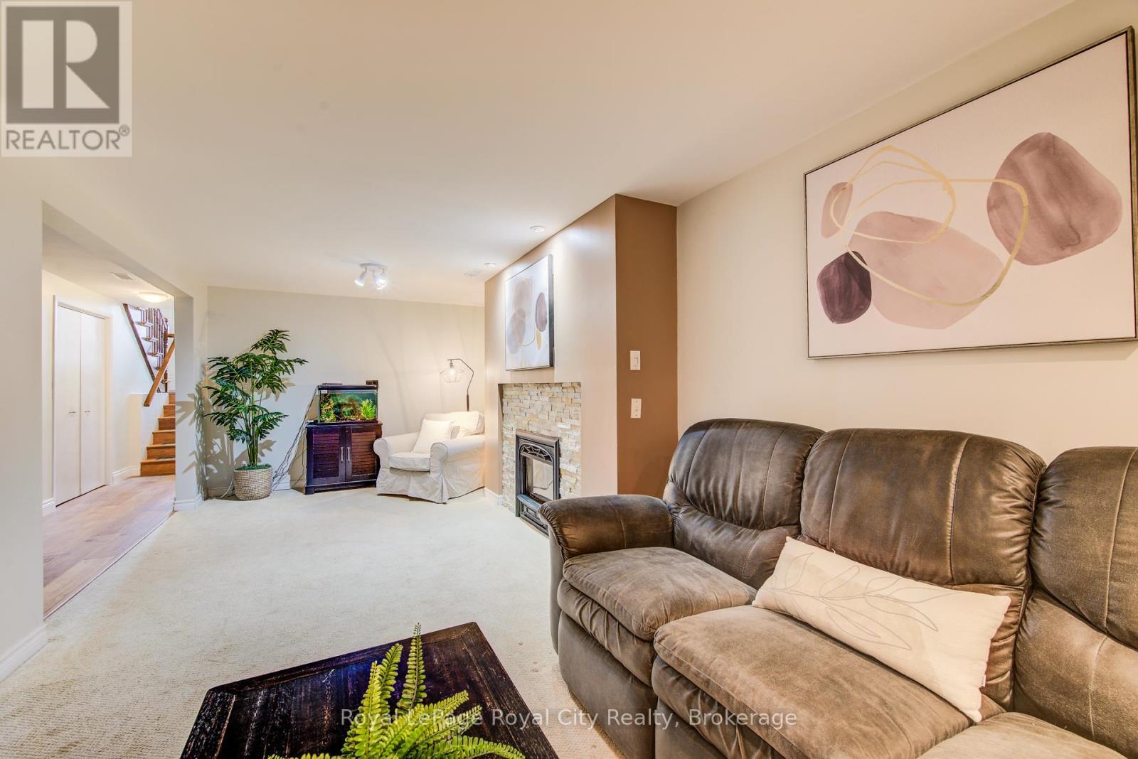 












418 IMPERIAL ROAD S

,
Guelph (Willow West/Sugarbush/West Acres),




Ontario
N1K1J9

