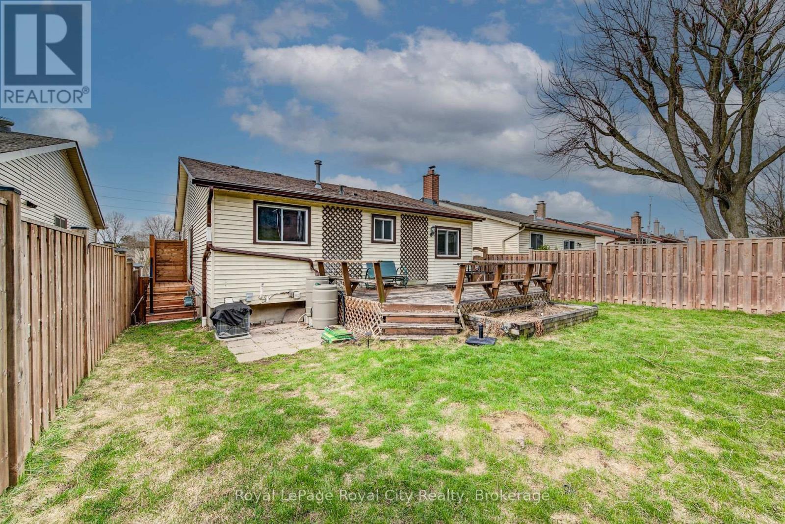 












418 IMPERIAL ROAD S

,
Guelph (Willow West/Sugarbush/West Acres),




Ontario
N1K1J9

