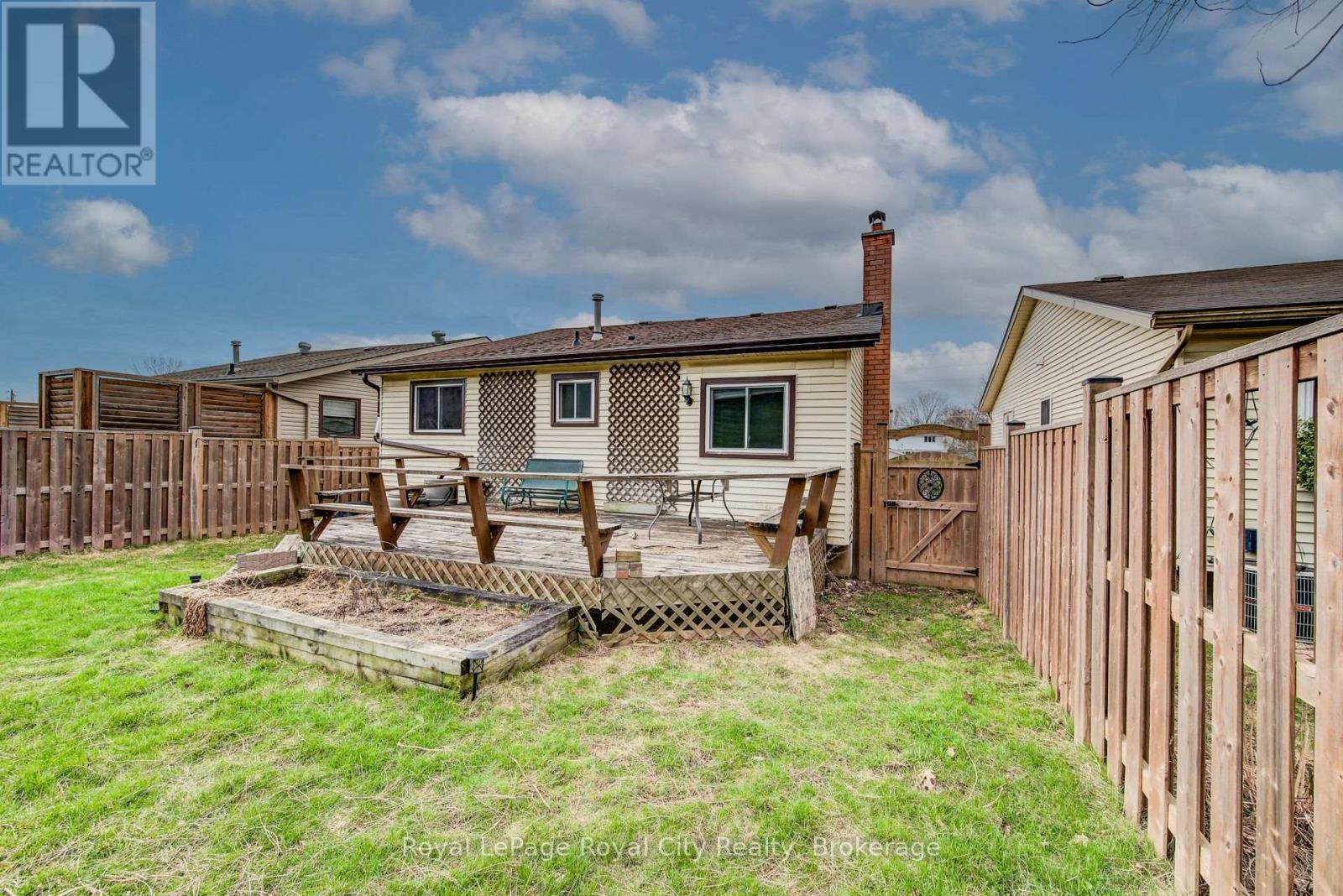 












418 IMPERIAL ROAD S

,
Guelph (Willow West/Sugarbush/West Acres),




Ontario
N1K1J9

