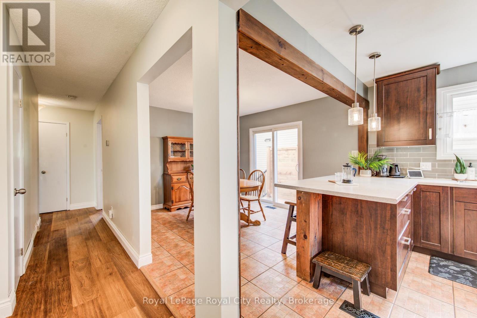 












418 IMPERIAL ROAD S

,
Guelph (Willow West/Sugarbush/West Acres),




Ontario
N1K1J9

