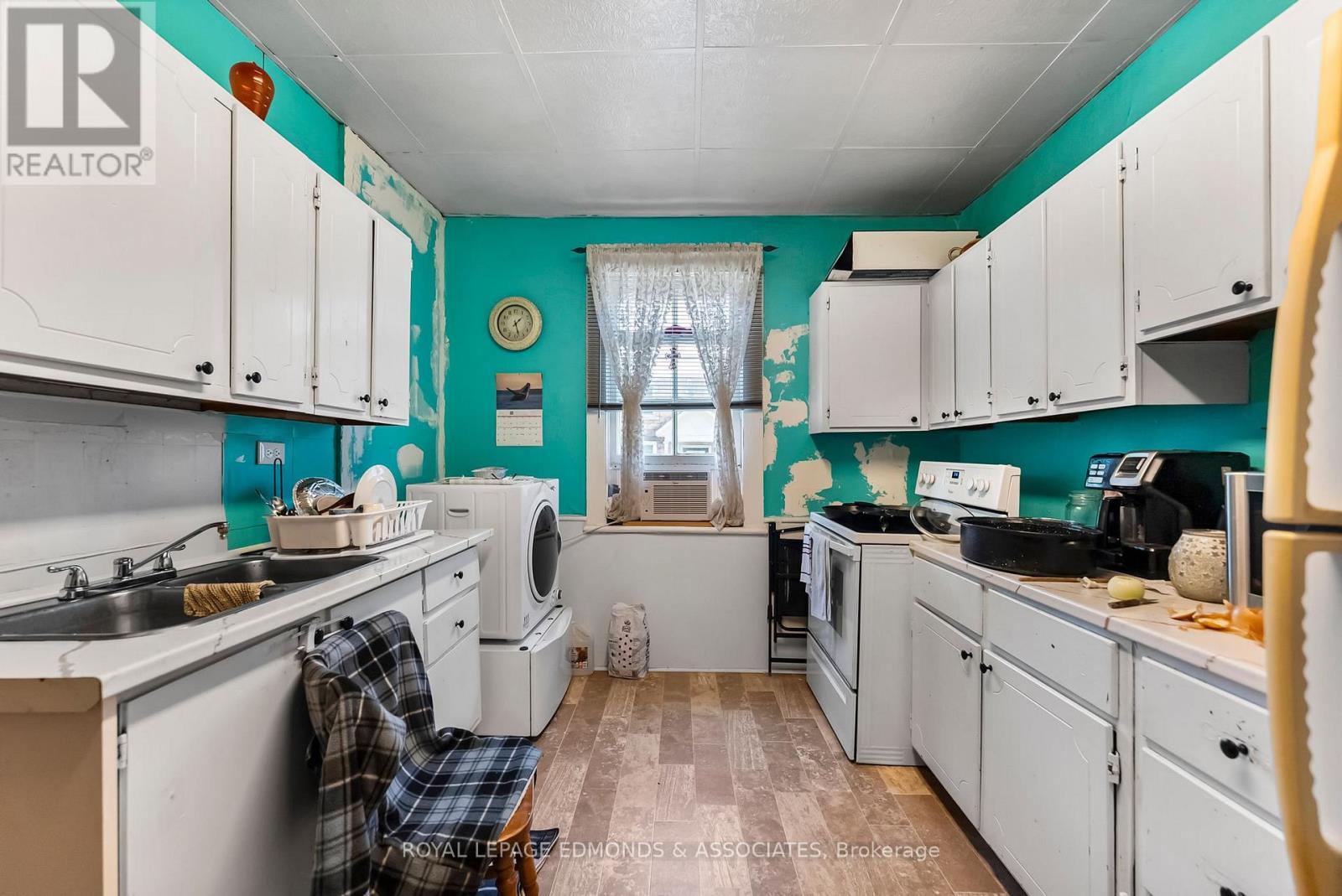 












394 PEMBROKE STREET E

,
Pembroke,




Ontario
K8A3K6

